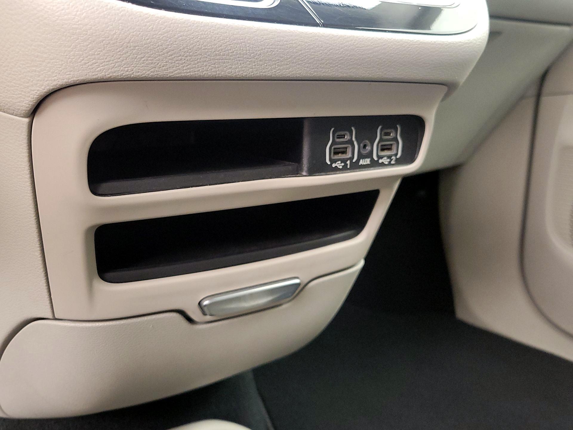 Thumbnail: 2023 Chrysler Pacifica - 18