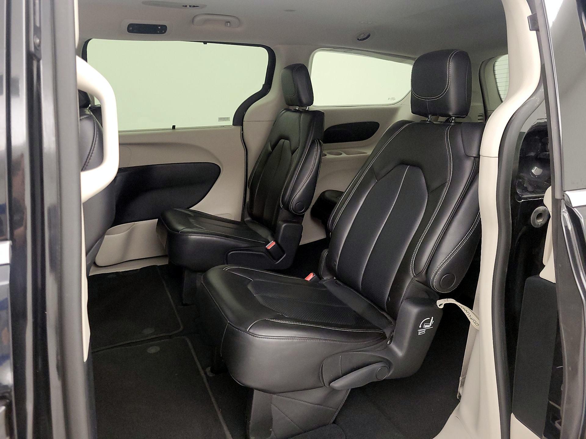 Thumbnail: 2023 Chrysler Pacifica - 19