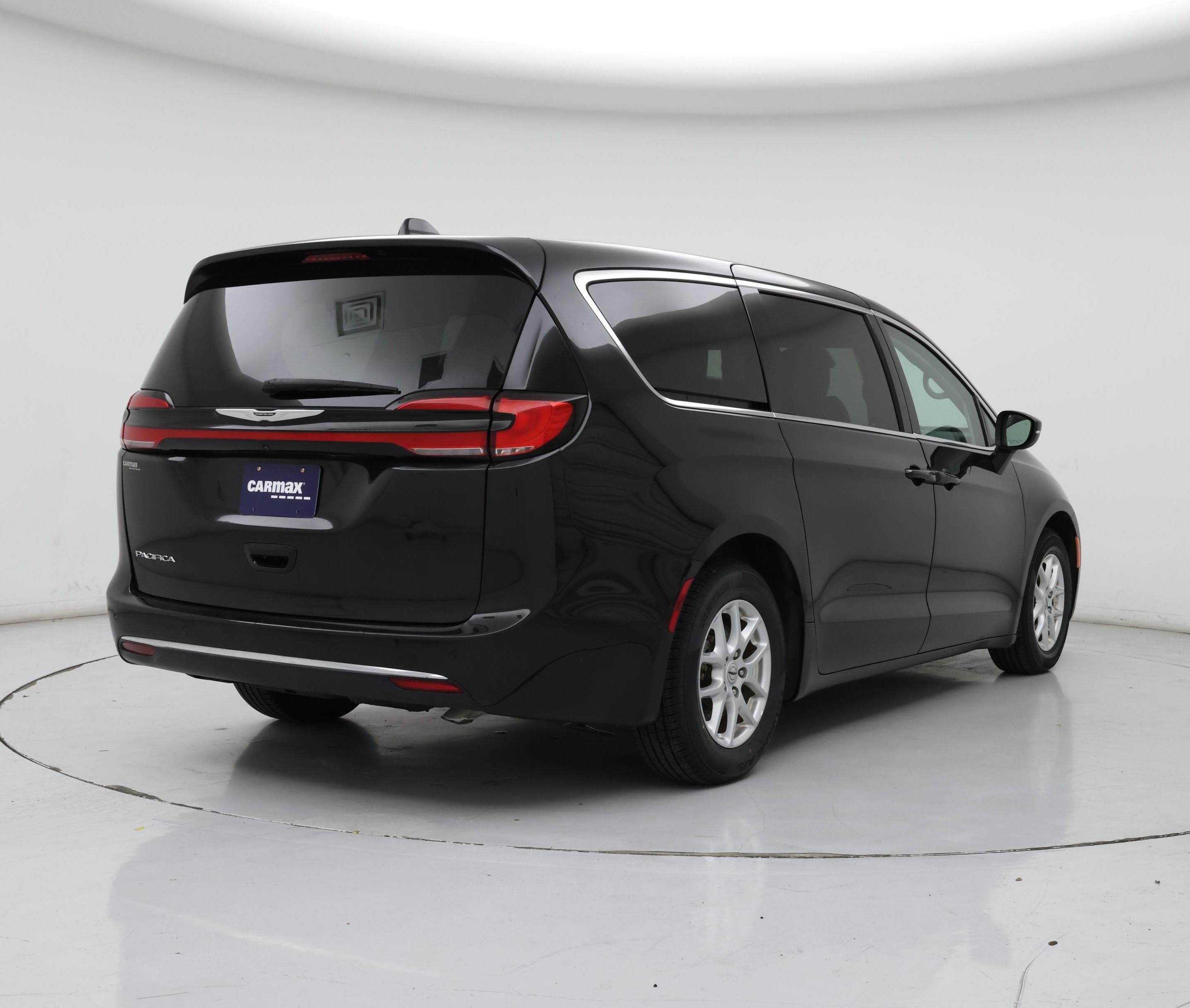 Thumbnail: 2023 Chrysler Pacifica - 8