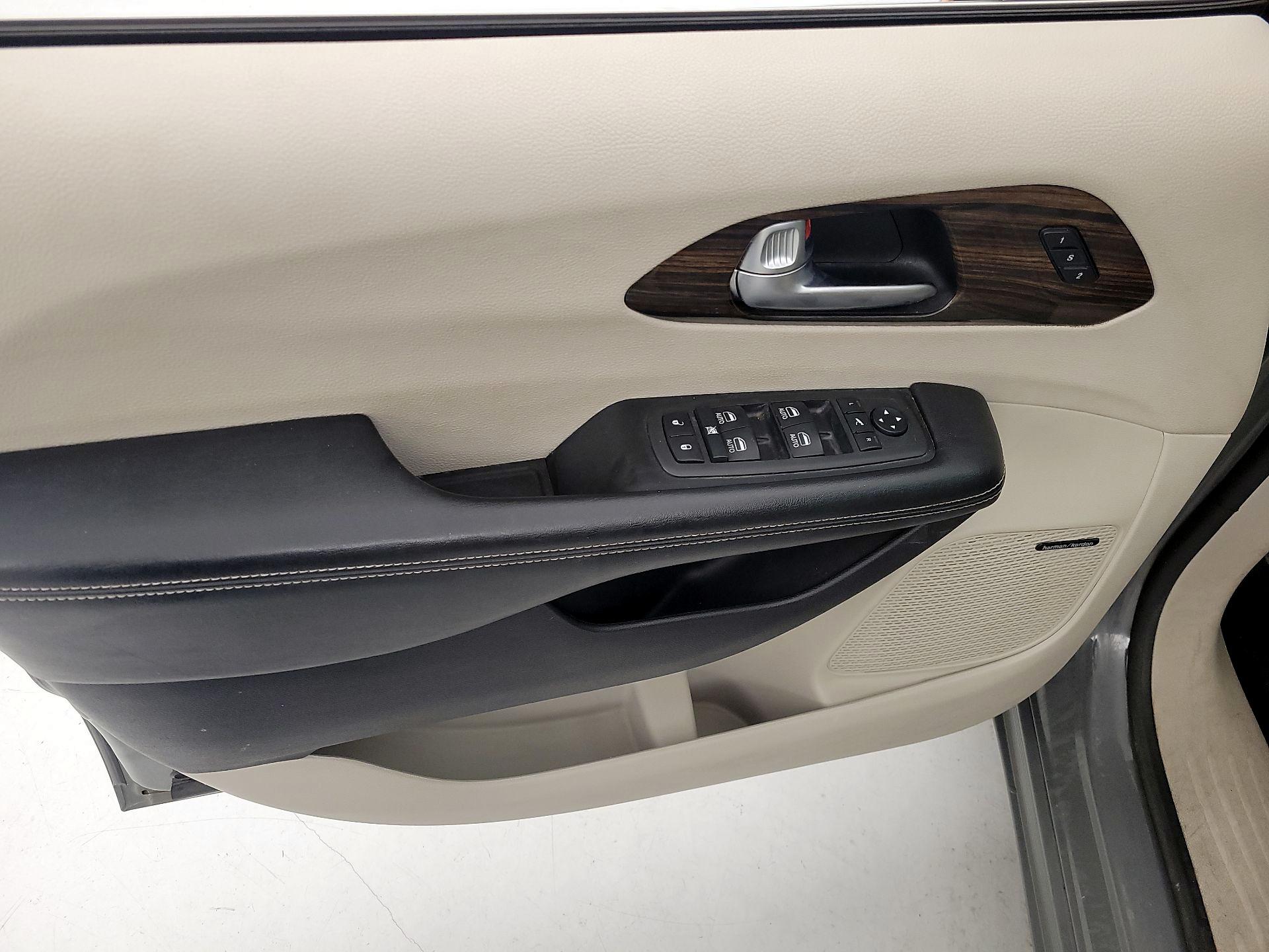 Thumbnail: 2021 Chrysler Pacifica - 12