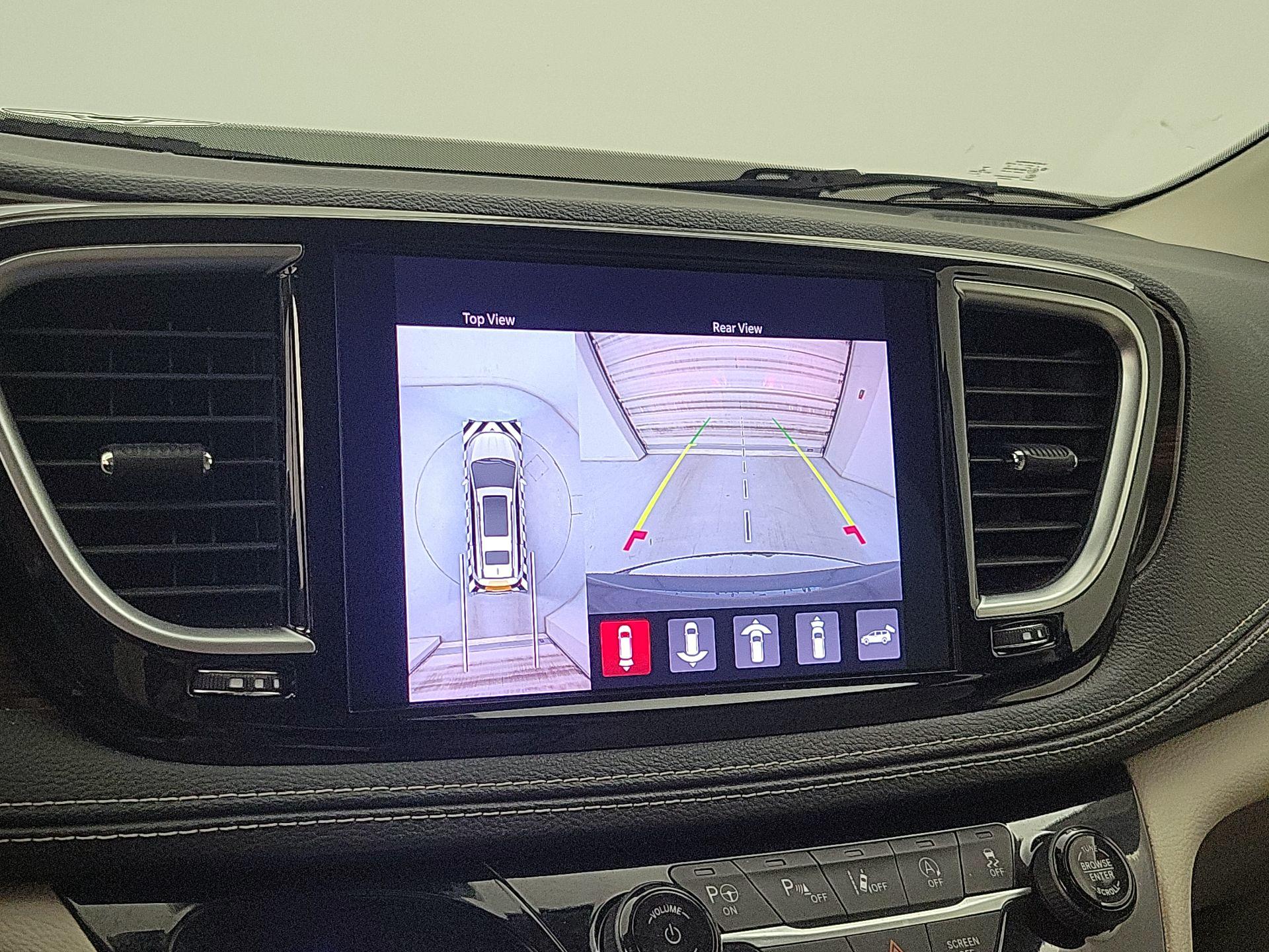Thumbnail: 2021 Chrysler Pacifica - 14