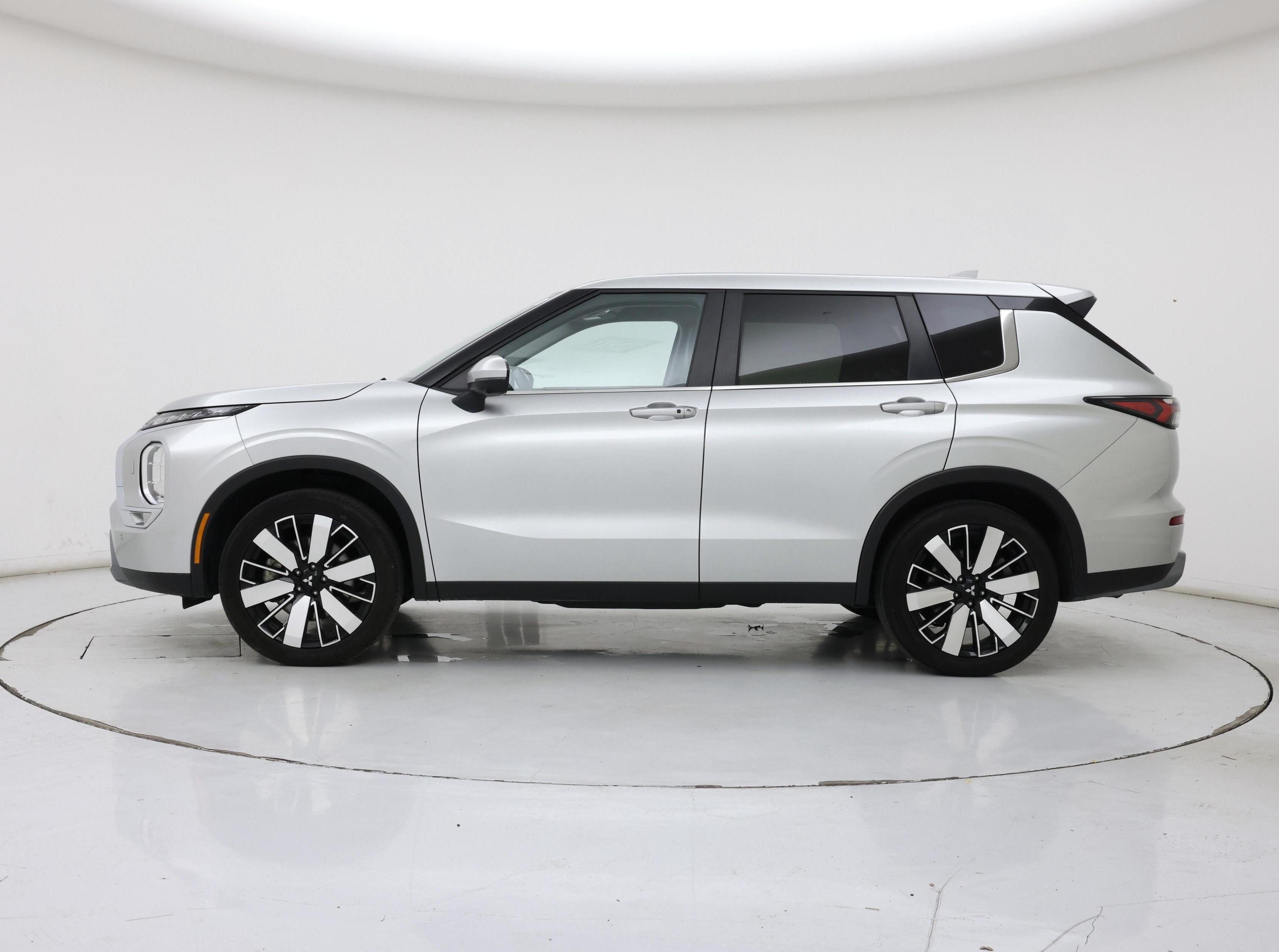 Thumbnail: 2025 Mitsubishi Outlander - 3
