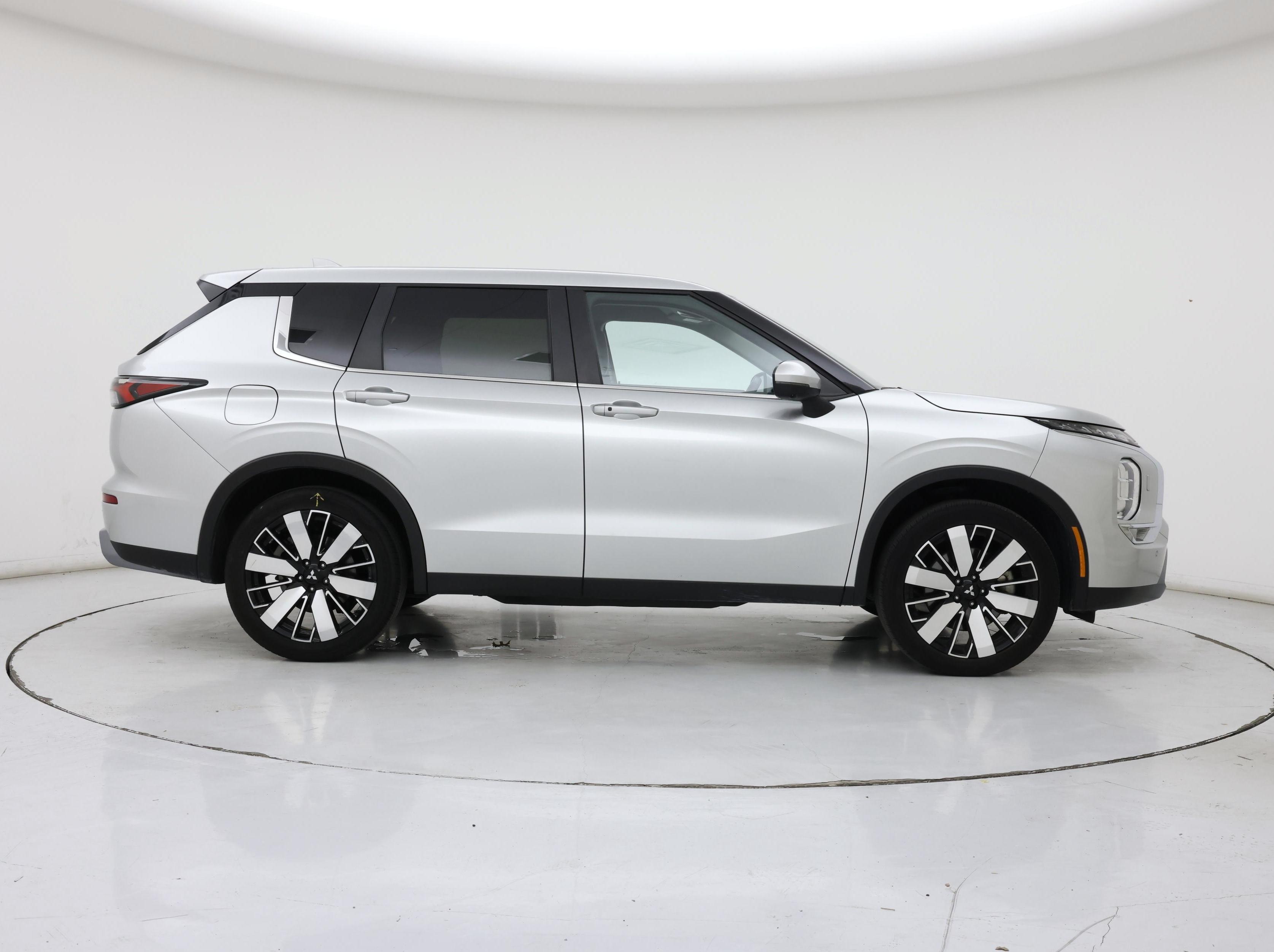 Thumbnail: 2025 Mitsubishi Outlander - 7