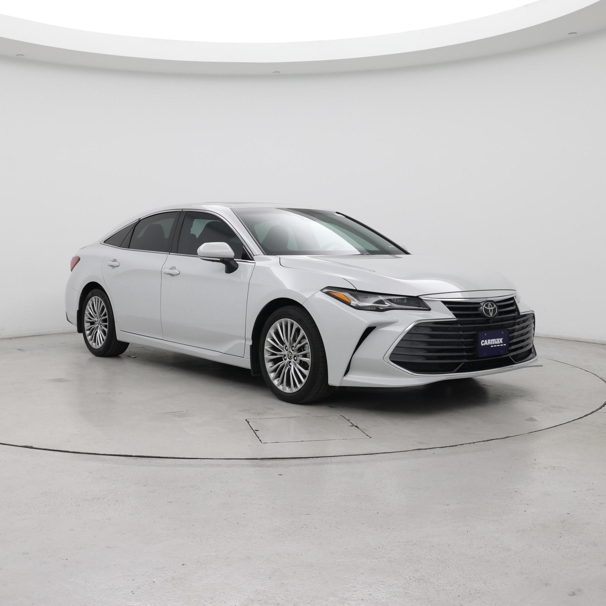 White 2022 Toyota Avalon Sedan Front-Wheel Drive Automatic