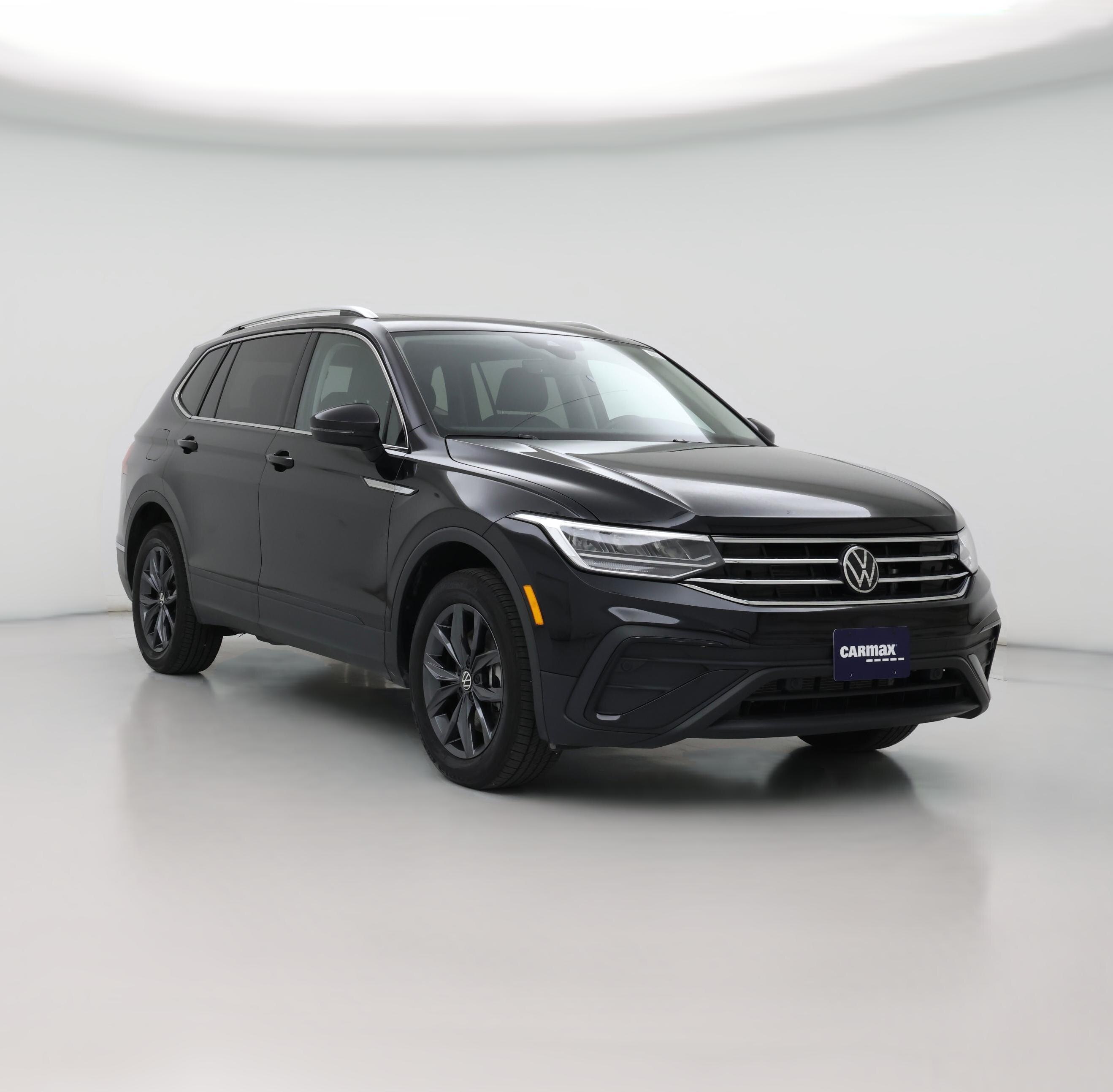 Thumbnail: 2023 Volkswagen Tiguan - 1