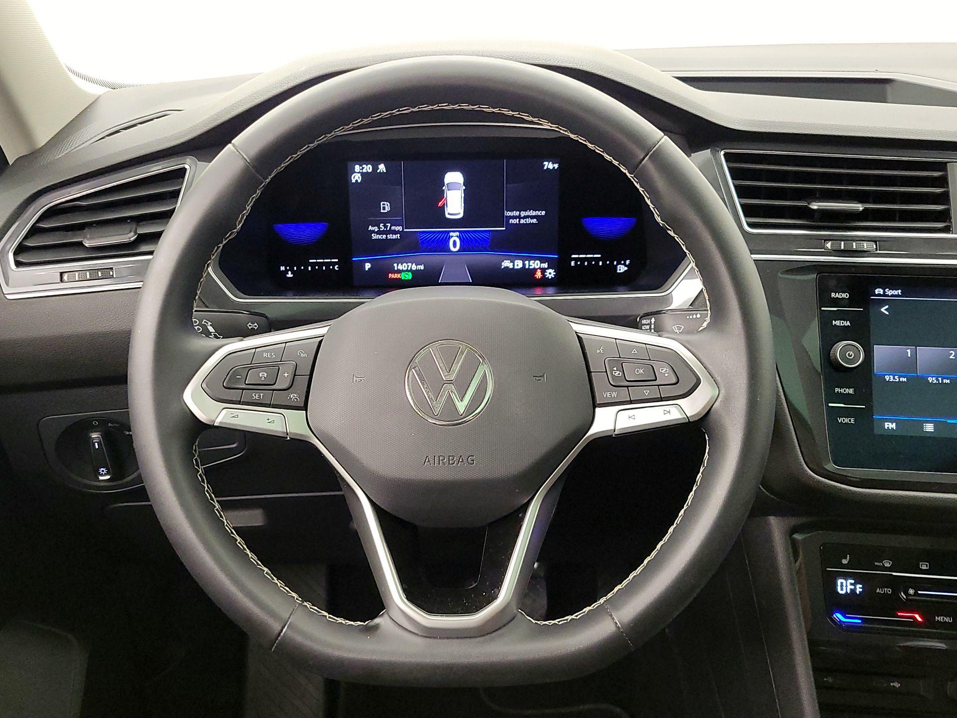 Thumbnail: 2023 Volkswagen Tiguan - 10