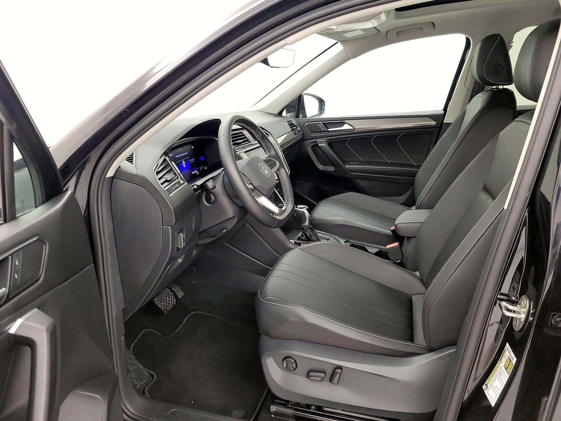 Thumbnail: 2023 Volkswagen Tiguan - 11