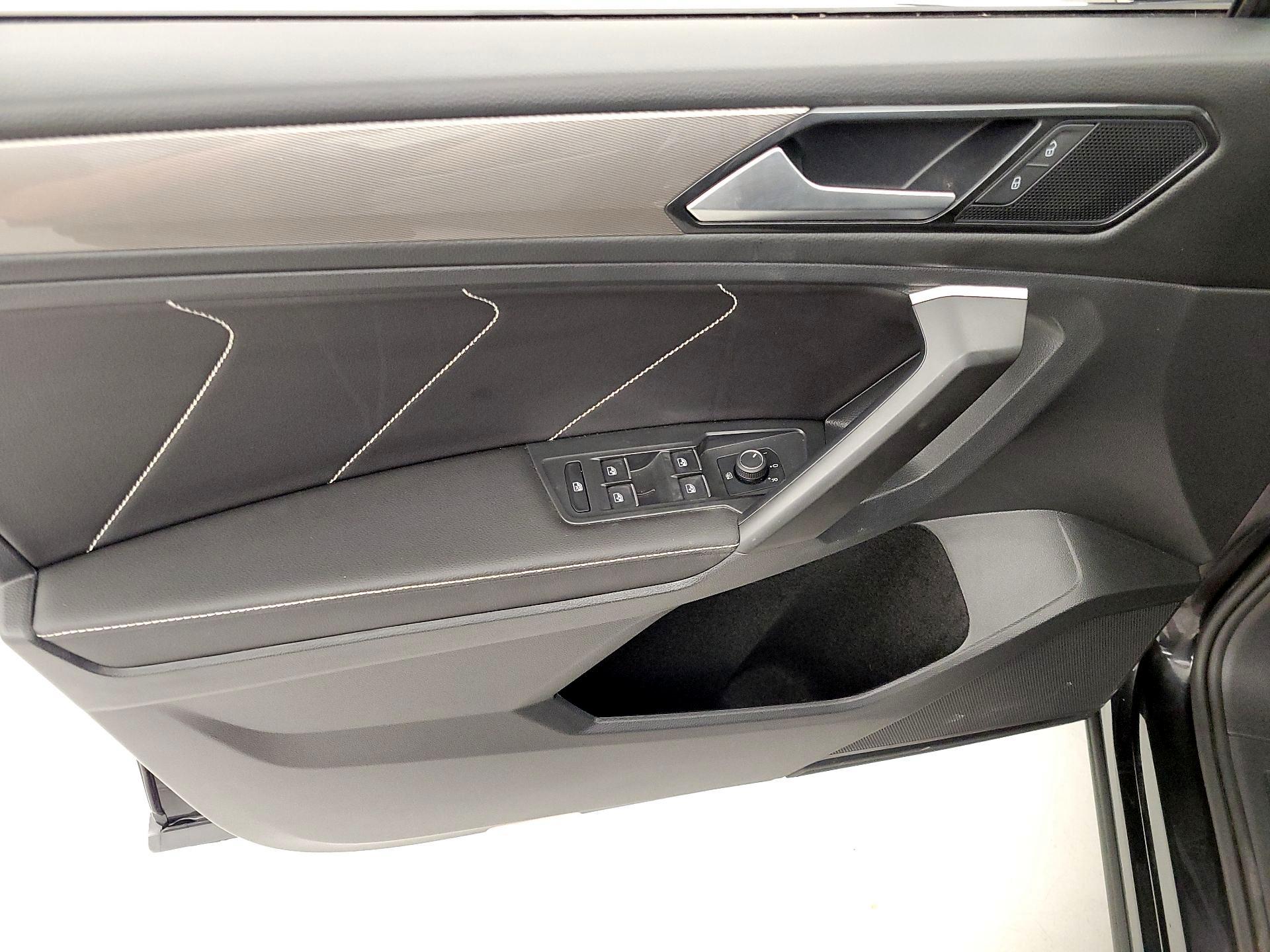 Thumbnail: 2023 Volkswagen Tiguan - 12