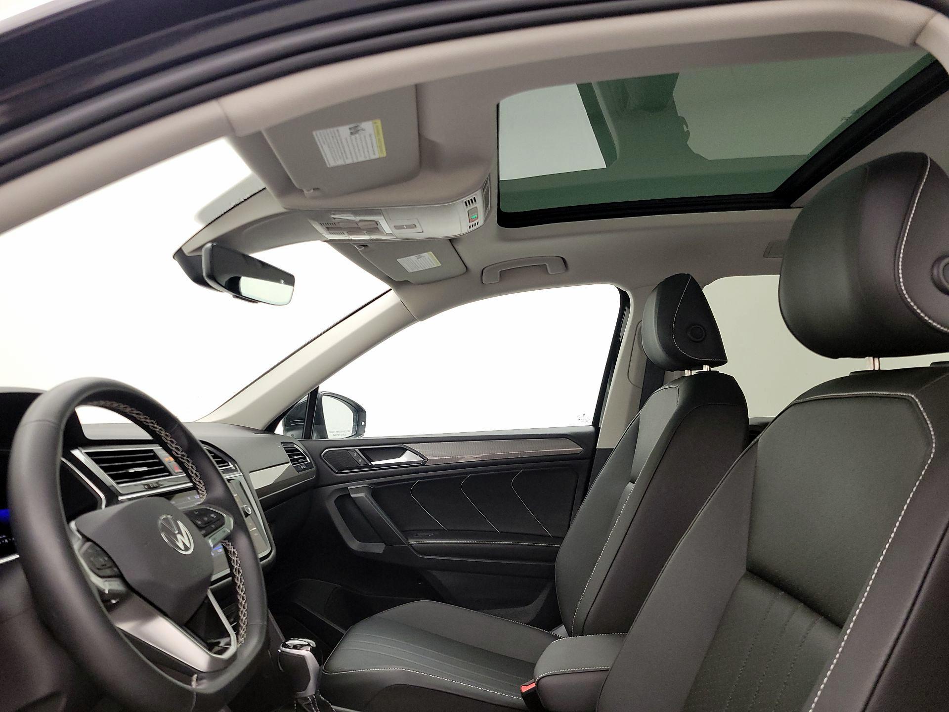 Thumbnail: 2023 Volkswagen Tiguan - 19