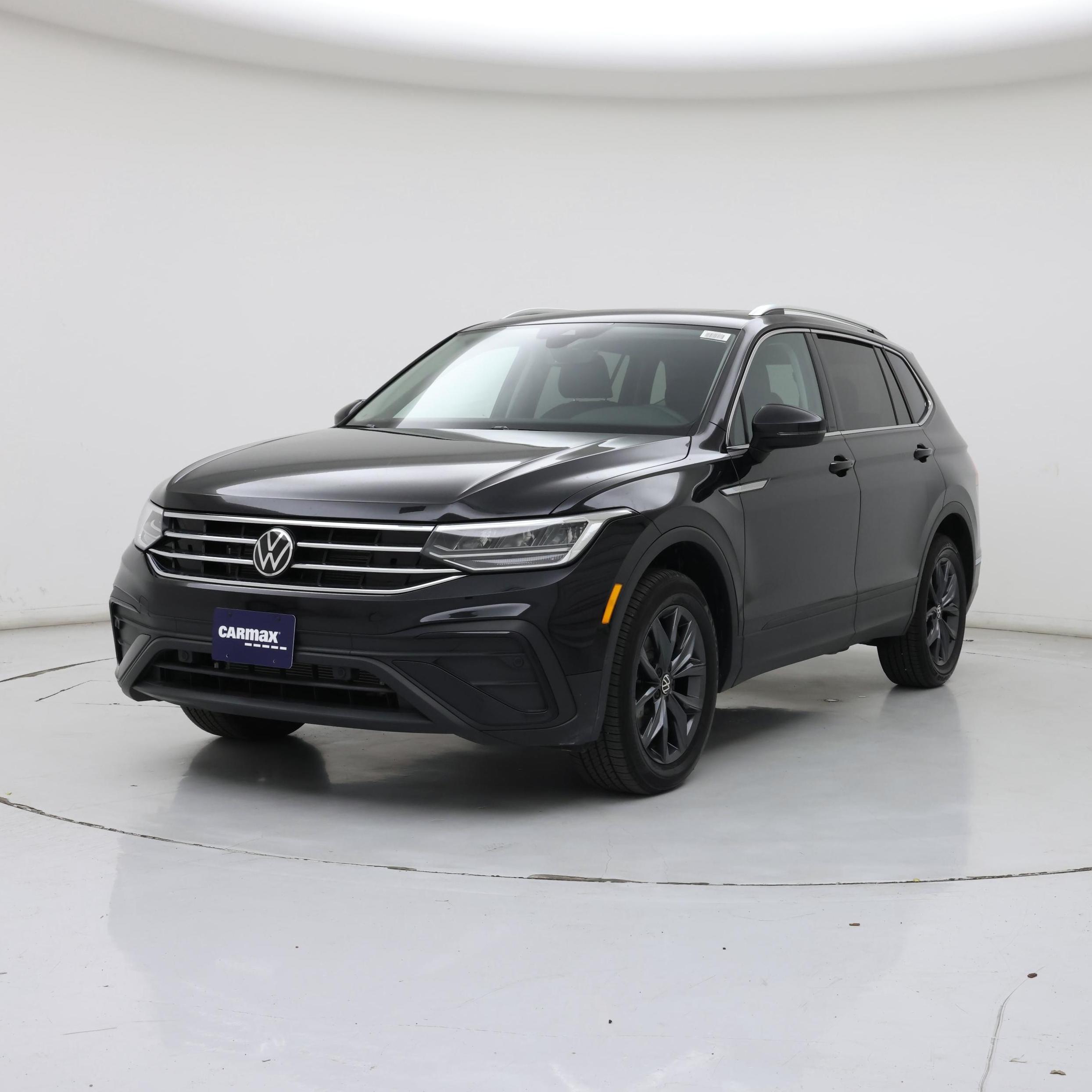 Thumbnail: 2023 Volkswagen Tiguan - 4