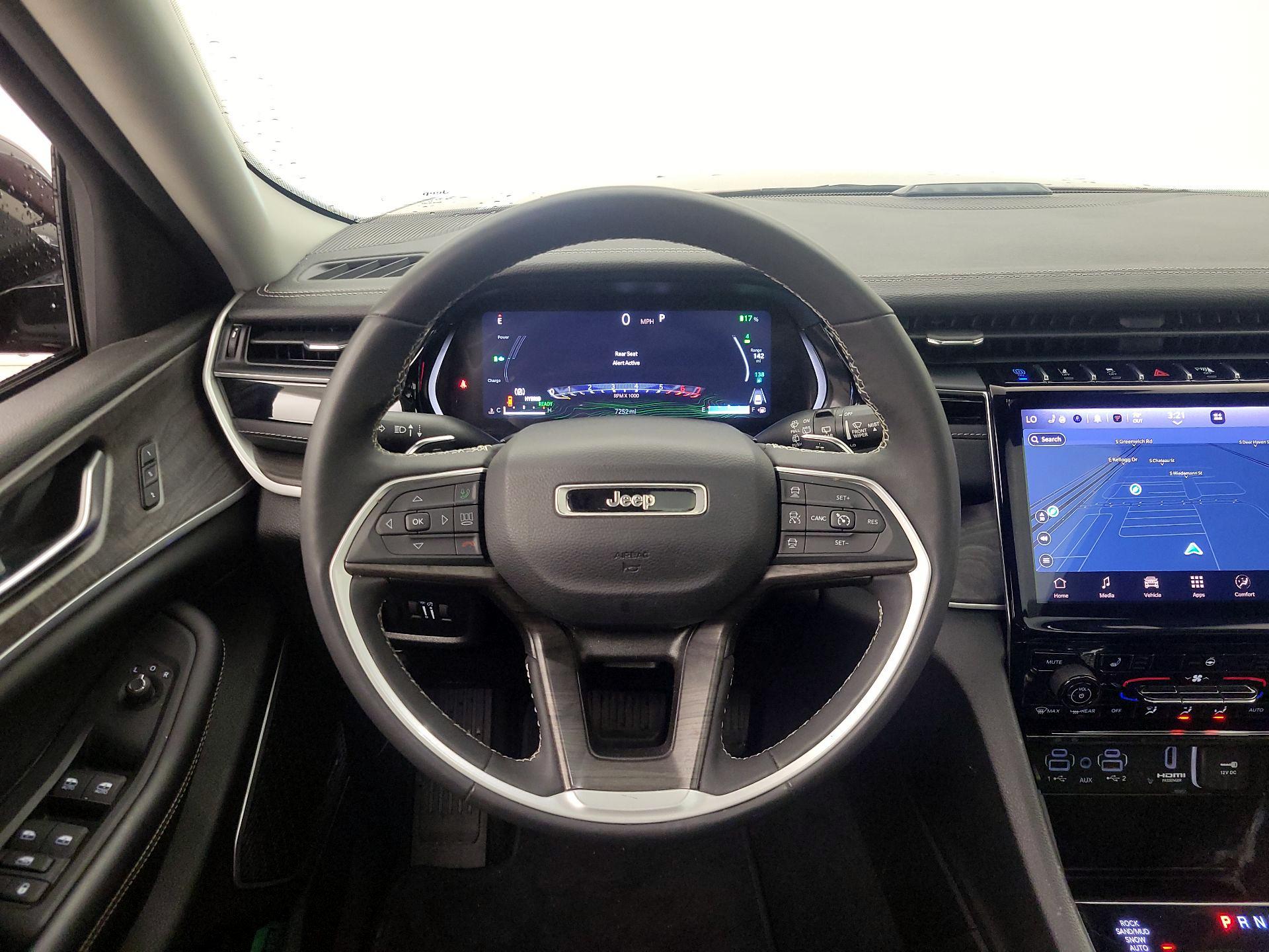 Thumbnail: 2023 Jeep Grand Cherokee - 10