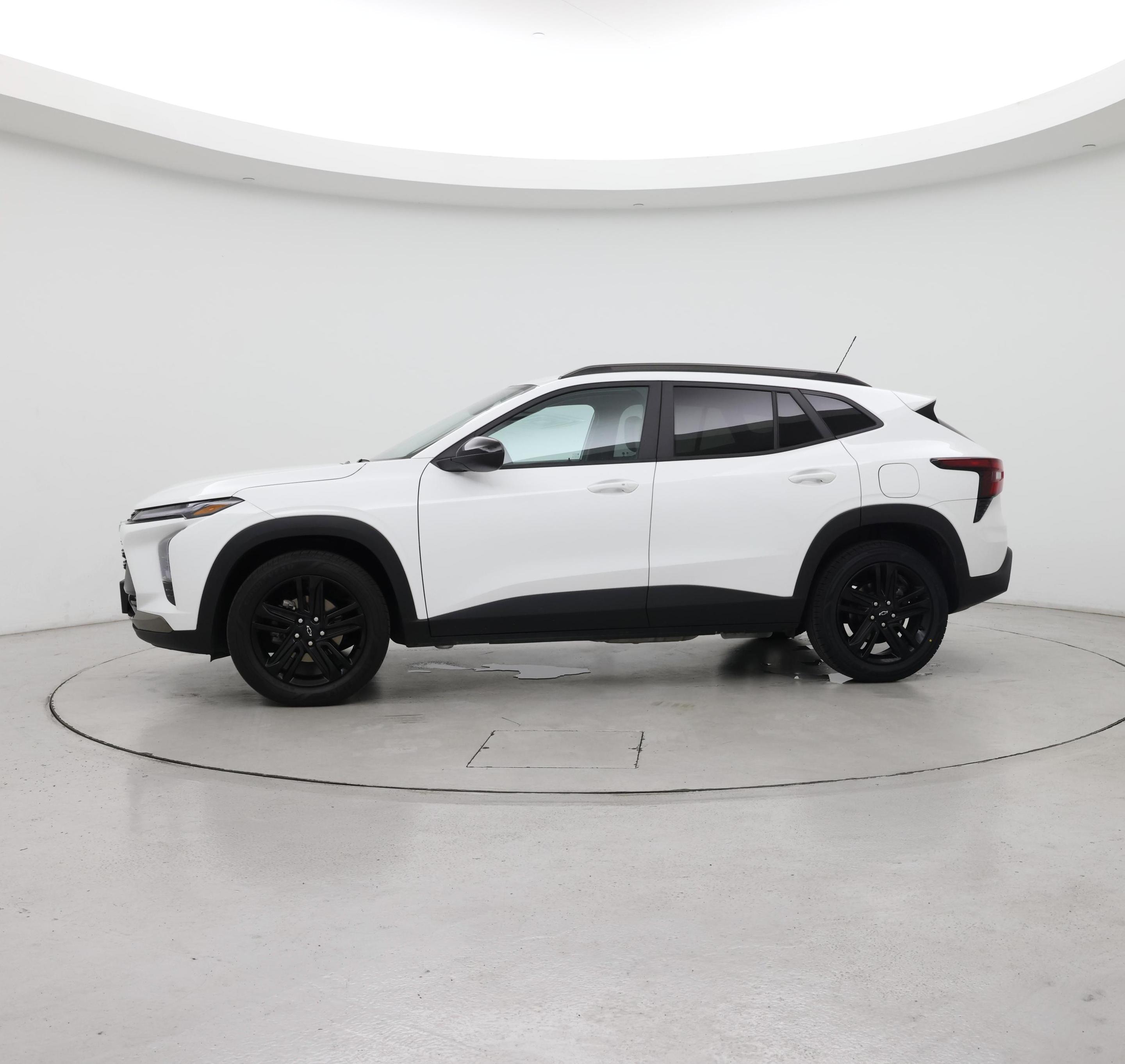 Thumbnail: 2024 Chevrolet Trax - 3