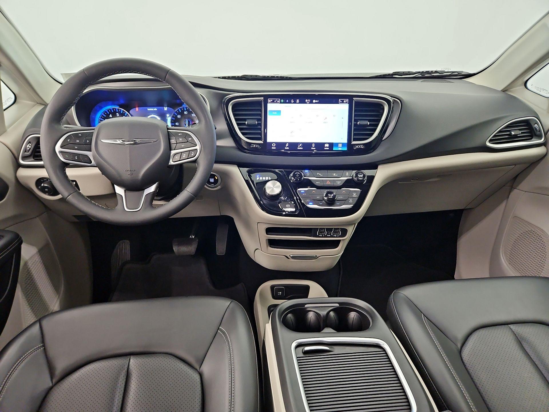Thumbnail: 2023 Chrysler Pacifica - 9