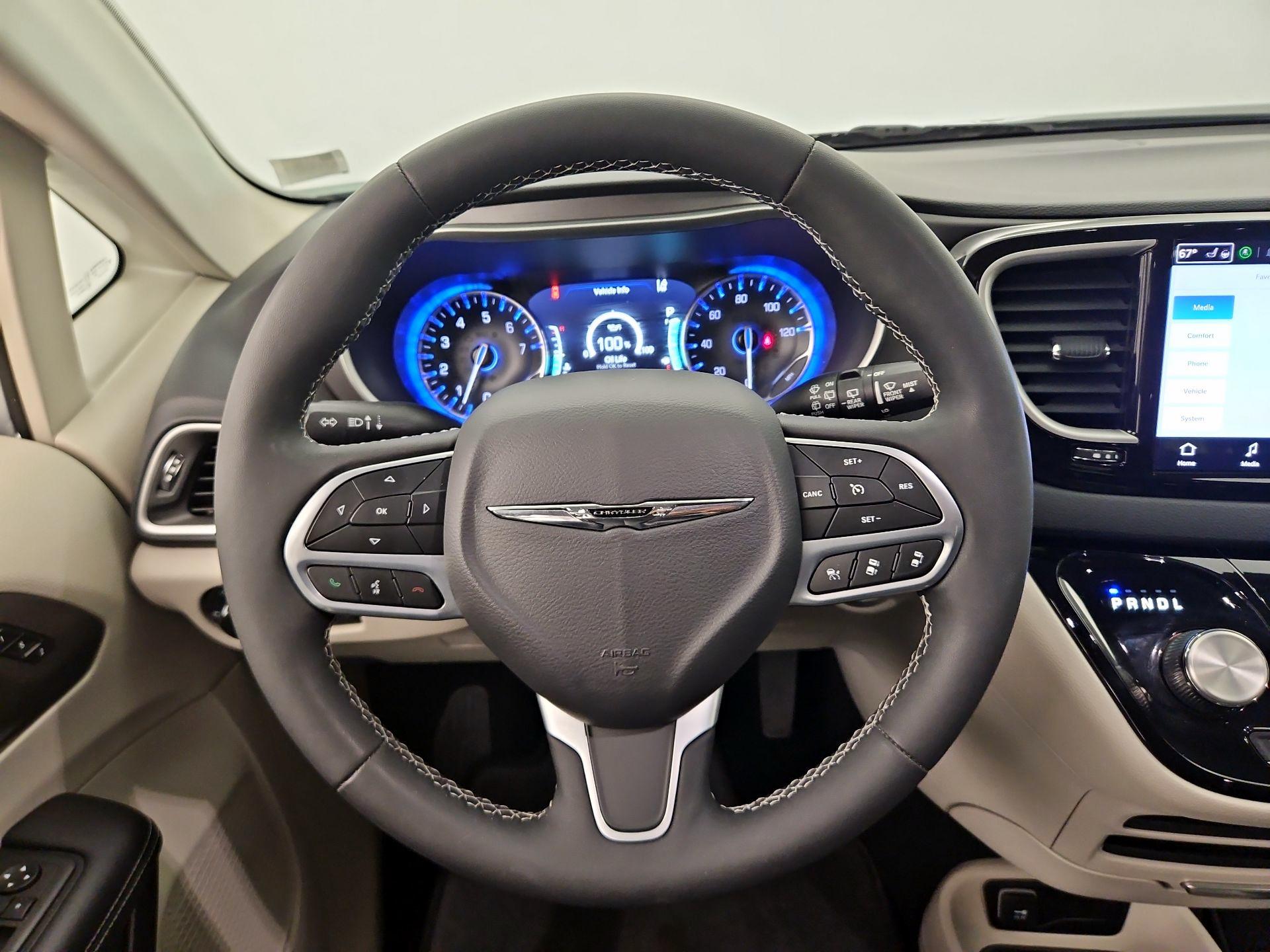 Thumbnail: 2023 Chrysler Pacifica - 10