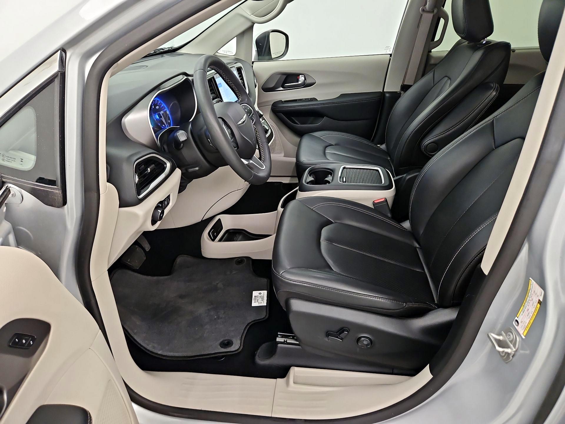 Thumbnail: 2023 Chrysler Pacifica - 11