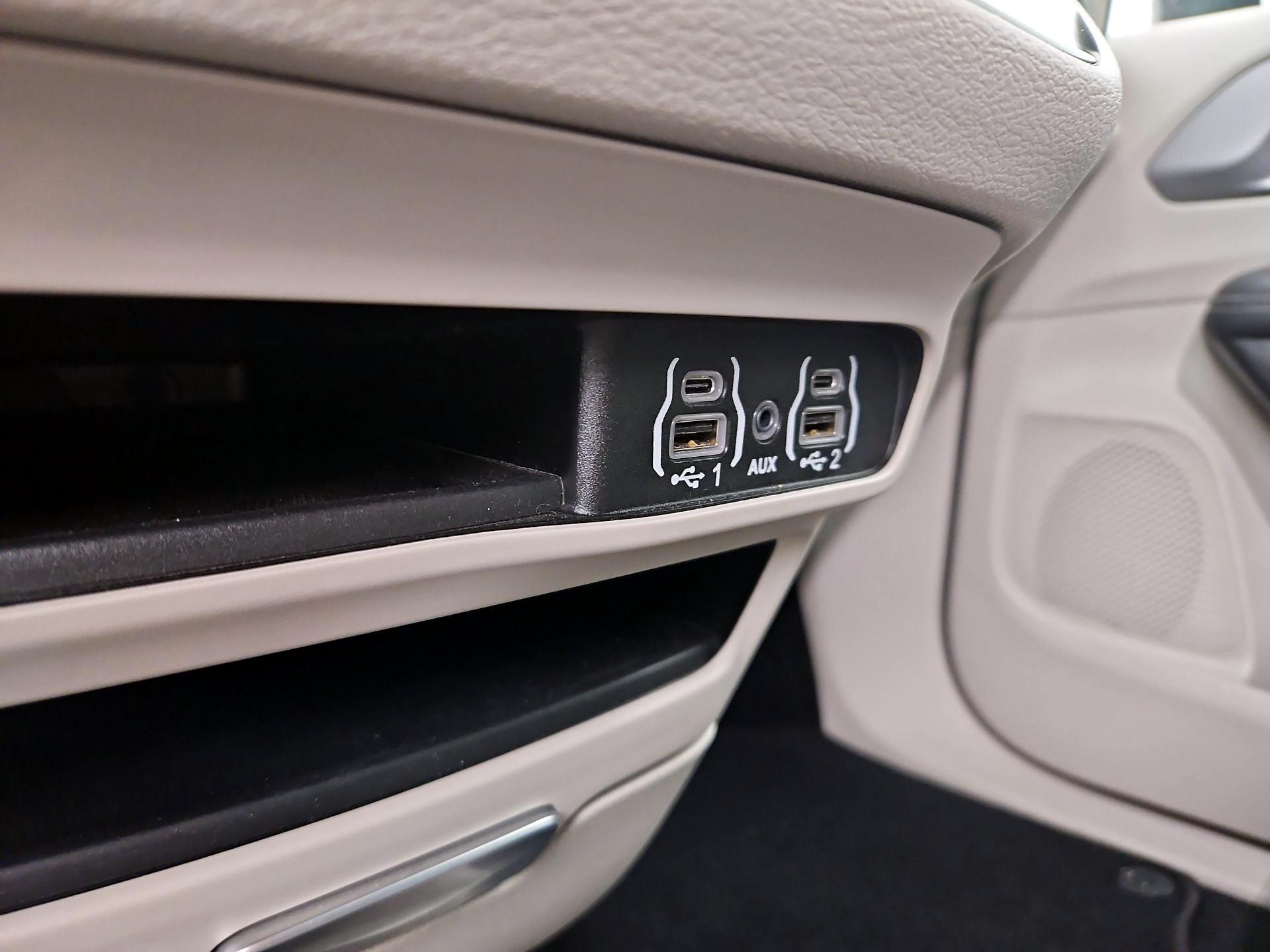 Thumbnail: 2023 Chrysler Pacifica - 18