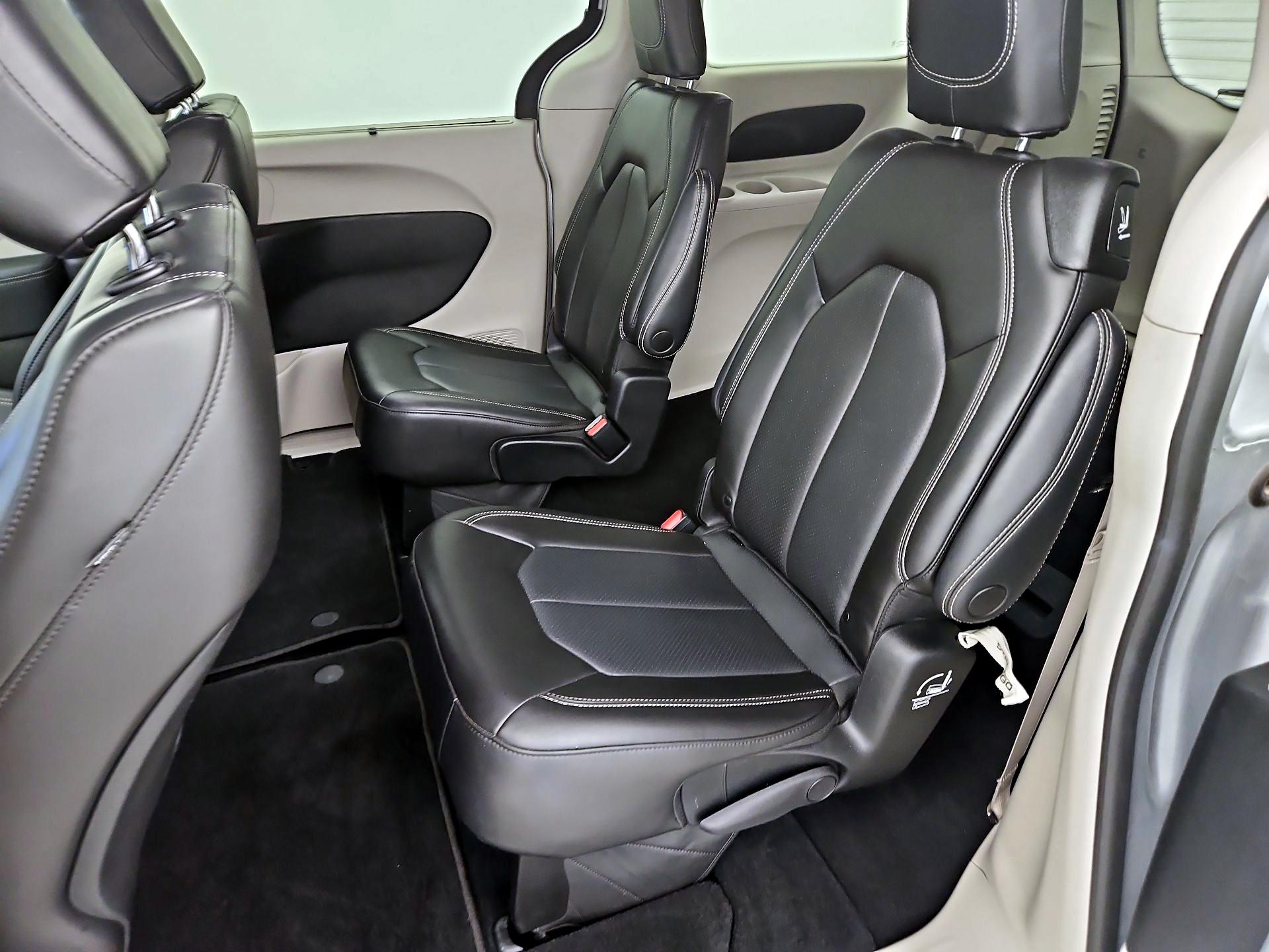 Thumbnail: 2023 Chrysler Pacifica - 19