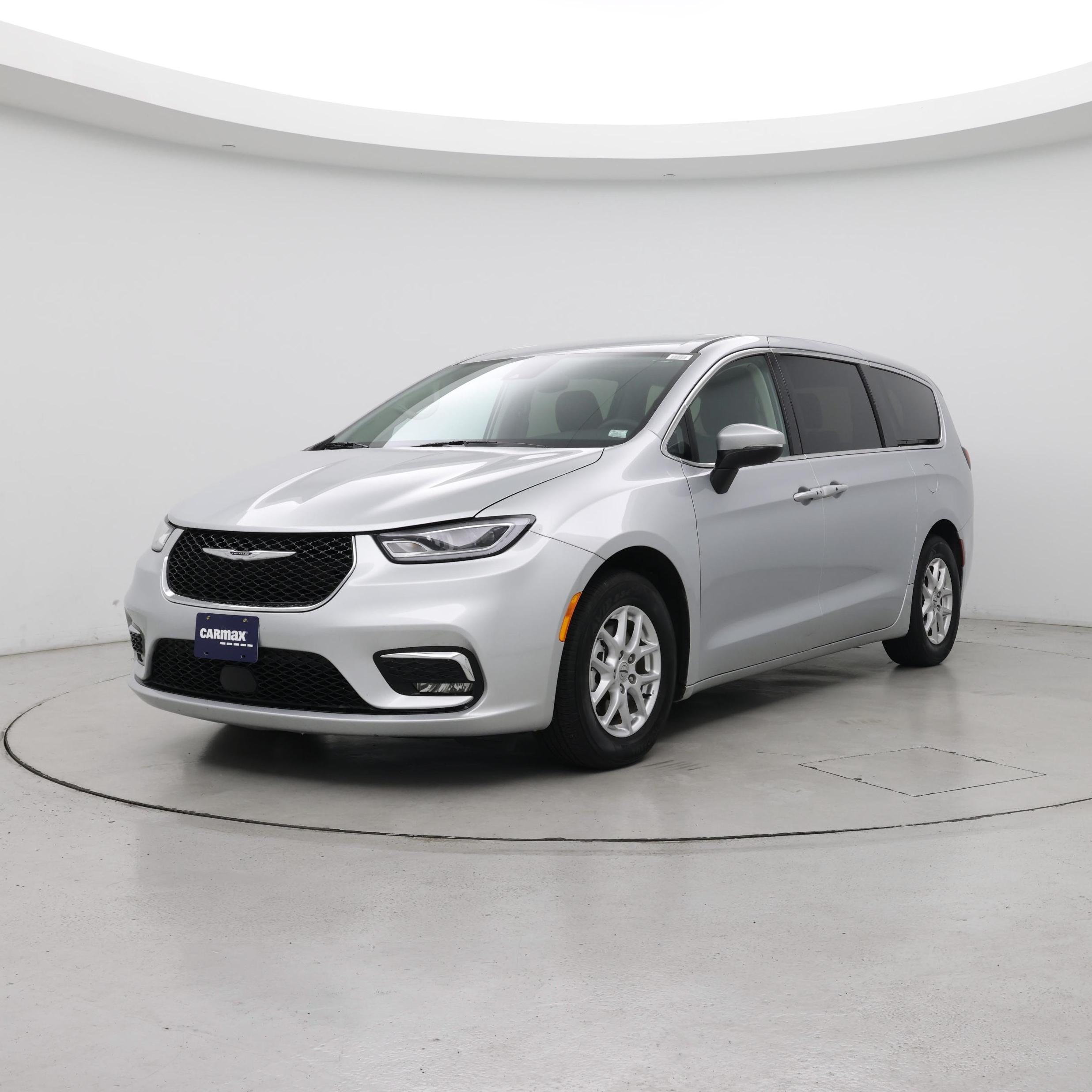 Thumbnail: 2023 Chrysler Pacifica - 4