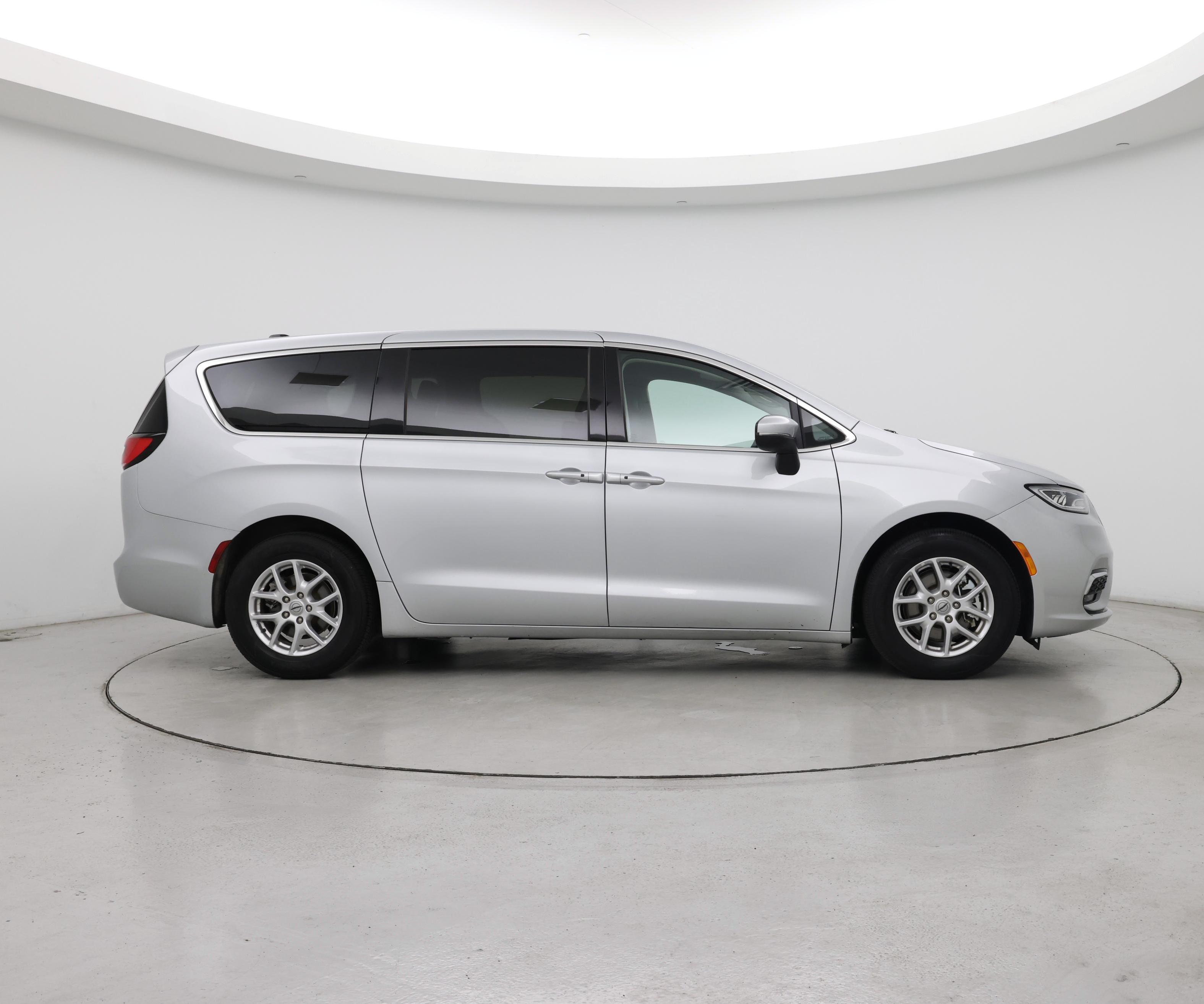 Thumbnail: 2023 Chrysler Pacifica - 7