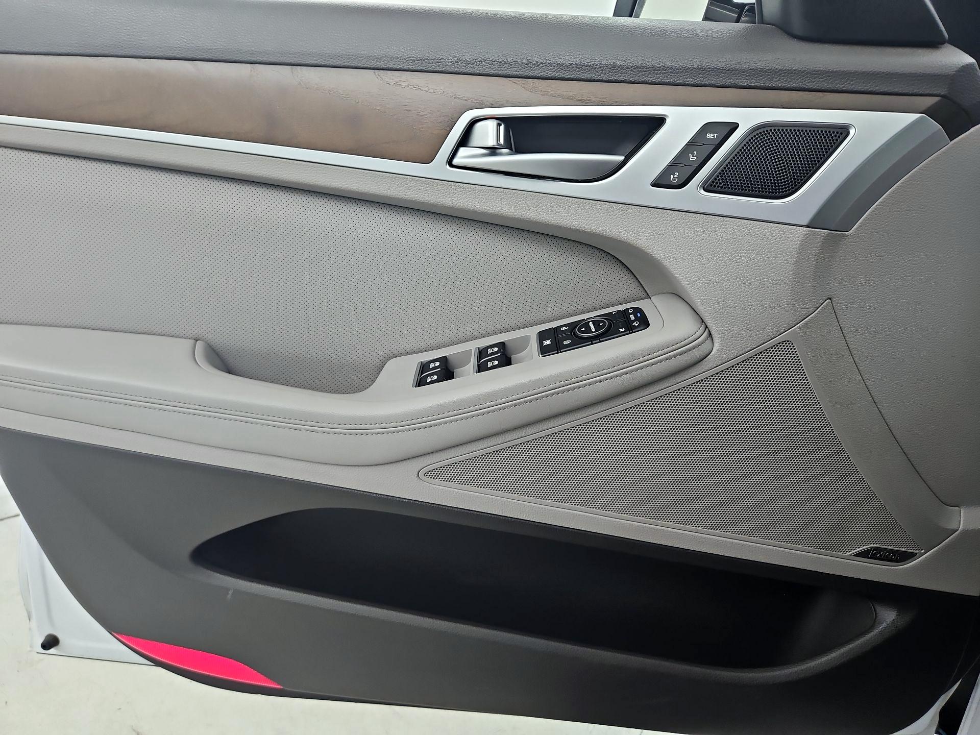 Thumbnail: 2015 Hyundai Genesis - 12
