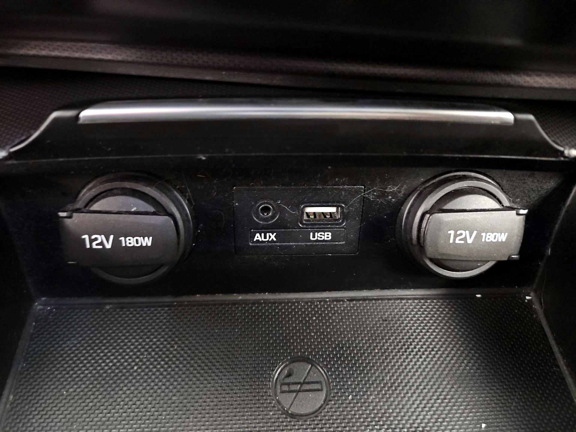 Thumbnail: 2015 Hyundai Genesis - 19