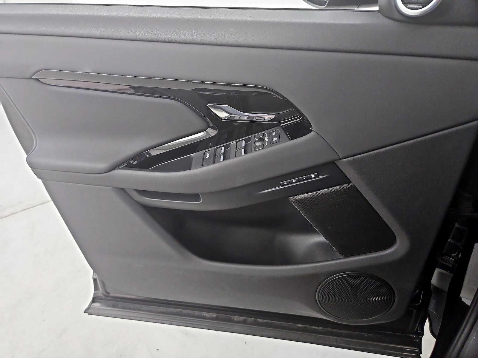 2024 Land Rover Range Rover Evoque Dynamic SE - Photo 13