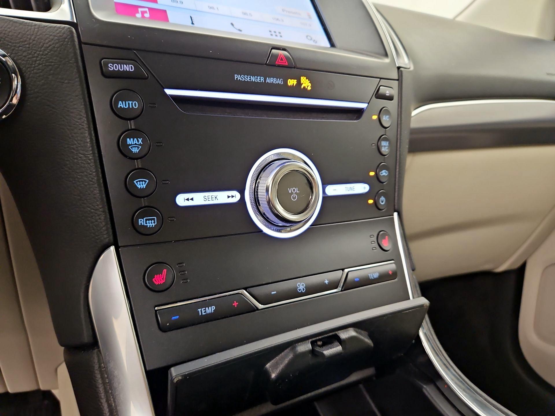 Thumbnail: 2019 Ford Edge - 16
