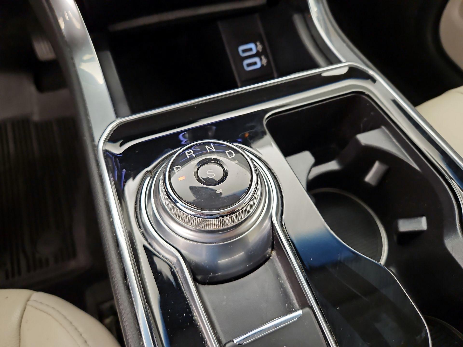 Thumbnail: 2019 Ford Edge - 17