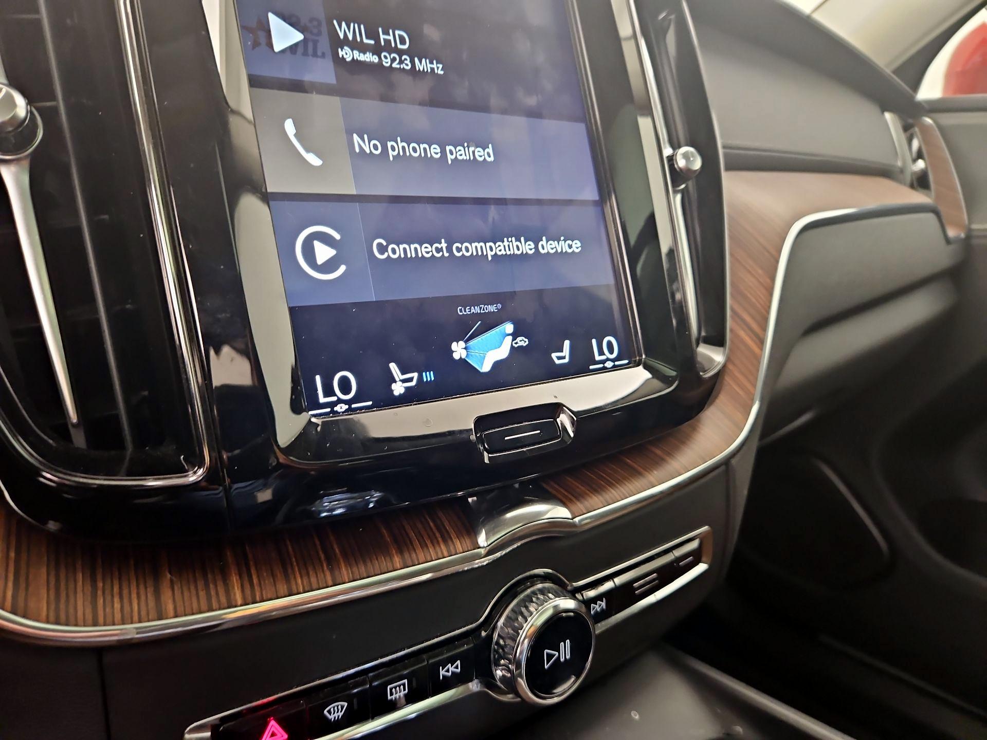 Thumbnail: 2020 Volvo XC60 - 16