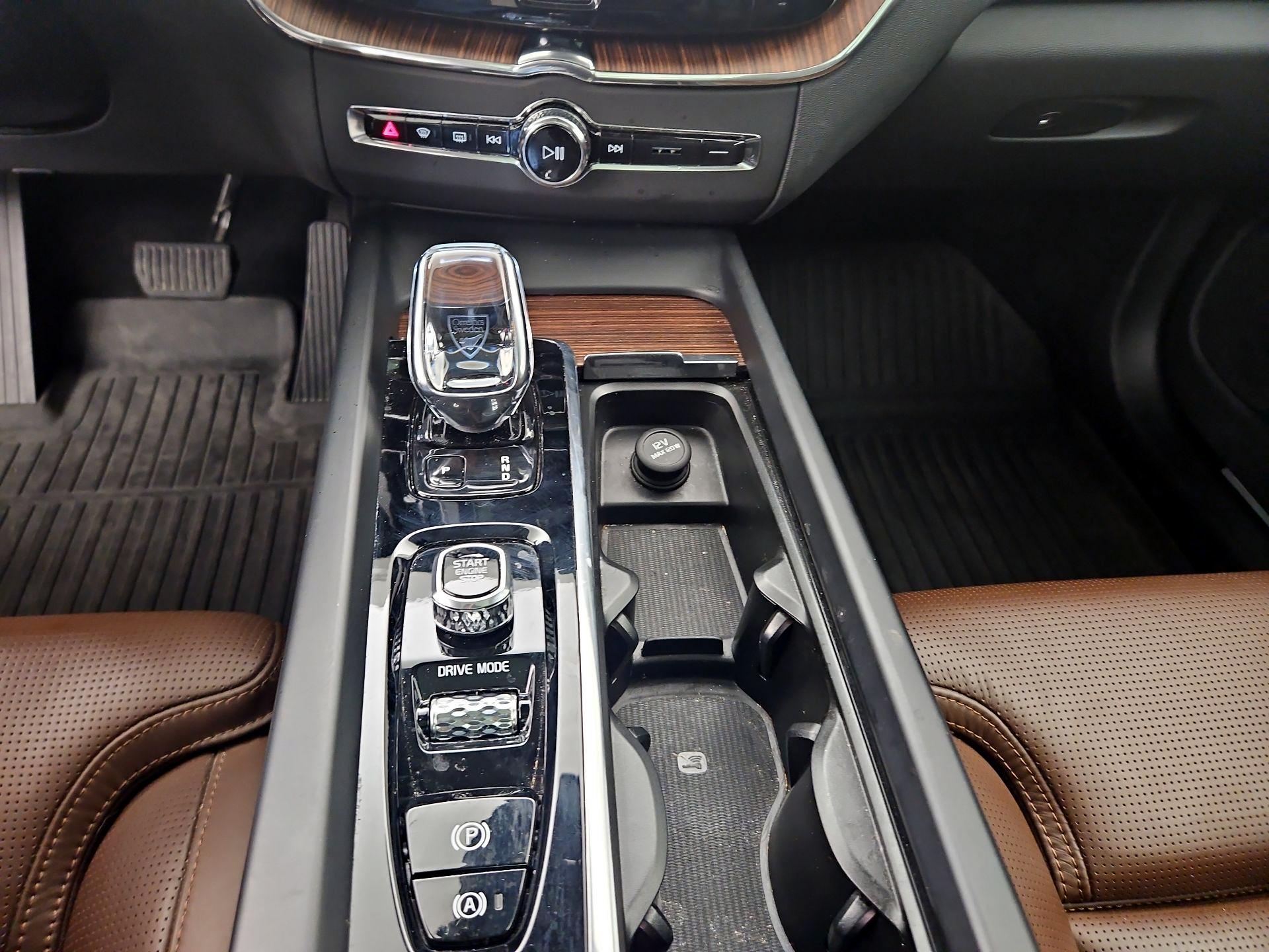Thumbnail: 2020 Volvo XC60 - 17