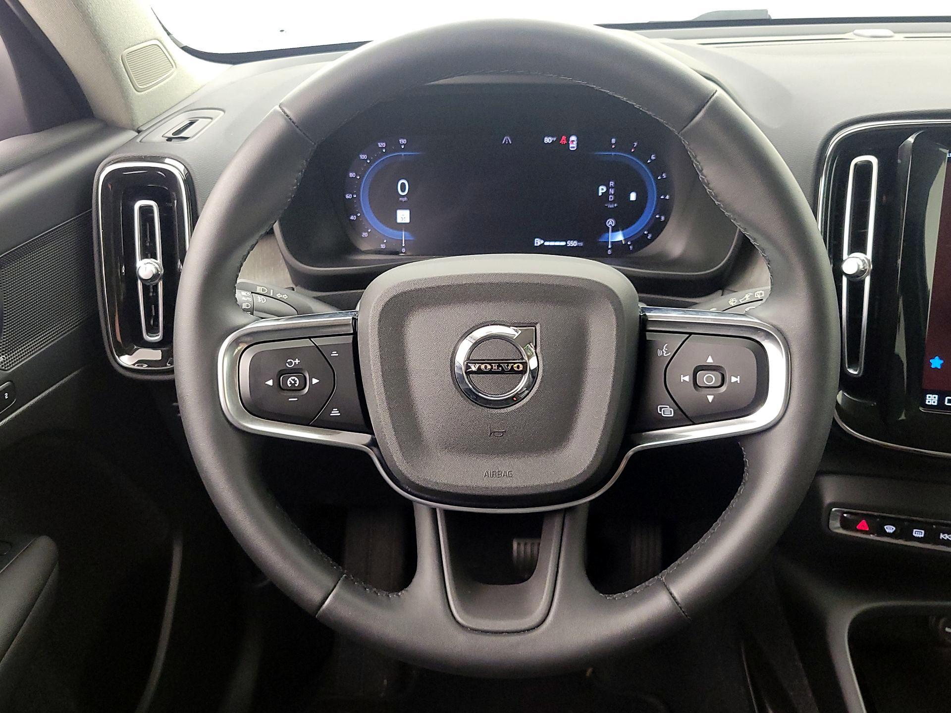 Thumbnail: 2024 Volvo XC40 - 10