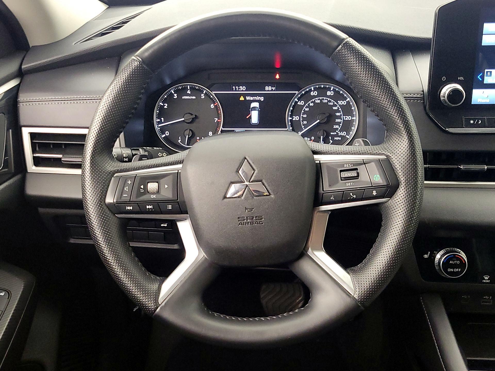 Thumbnail: 2024 Mitsubishi Outlander - 10