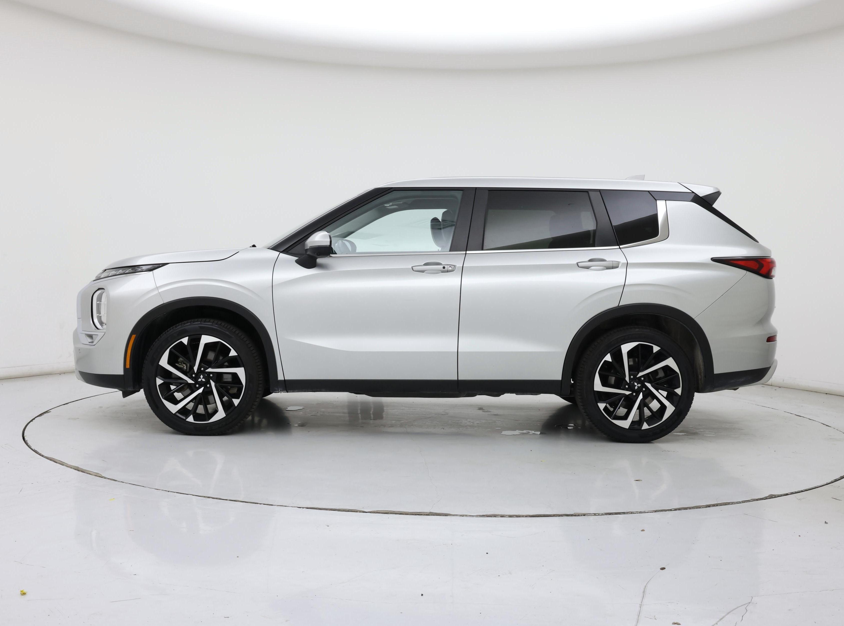 Thumbnail: 2024 Mitsubishi Outlander - 3