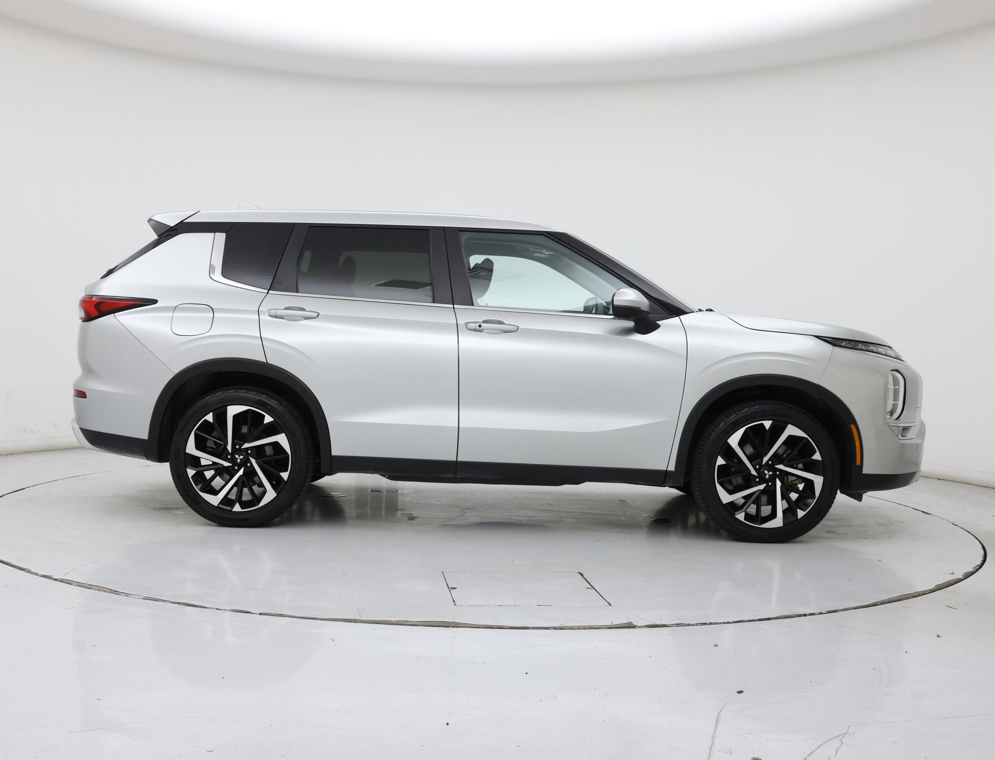 Thumbnail: 2024 Mitsubishi Outlander - 7
