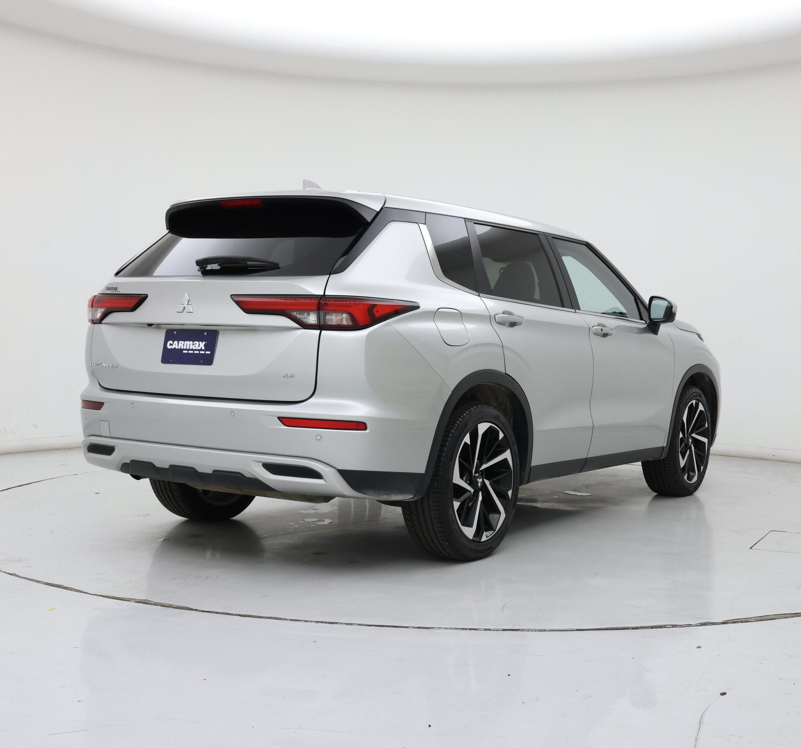 Thumbnail: 2024 Mitsubishi Outlander - 8
