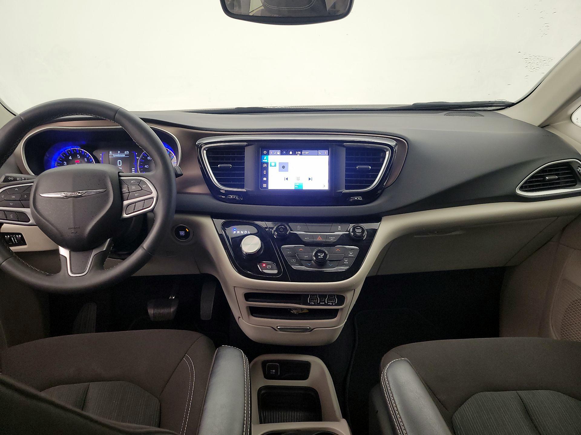 Thumbnail: 2023 Chrysler Voyager - 9