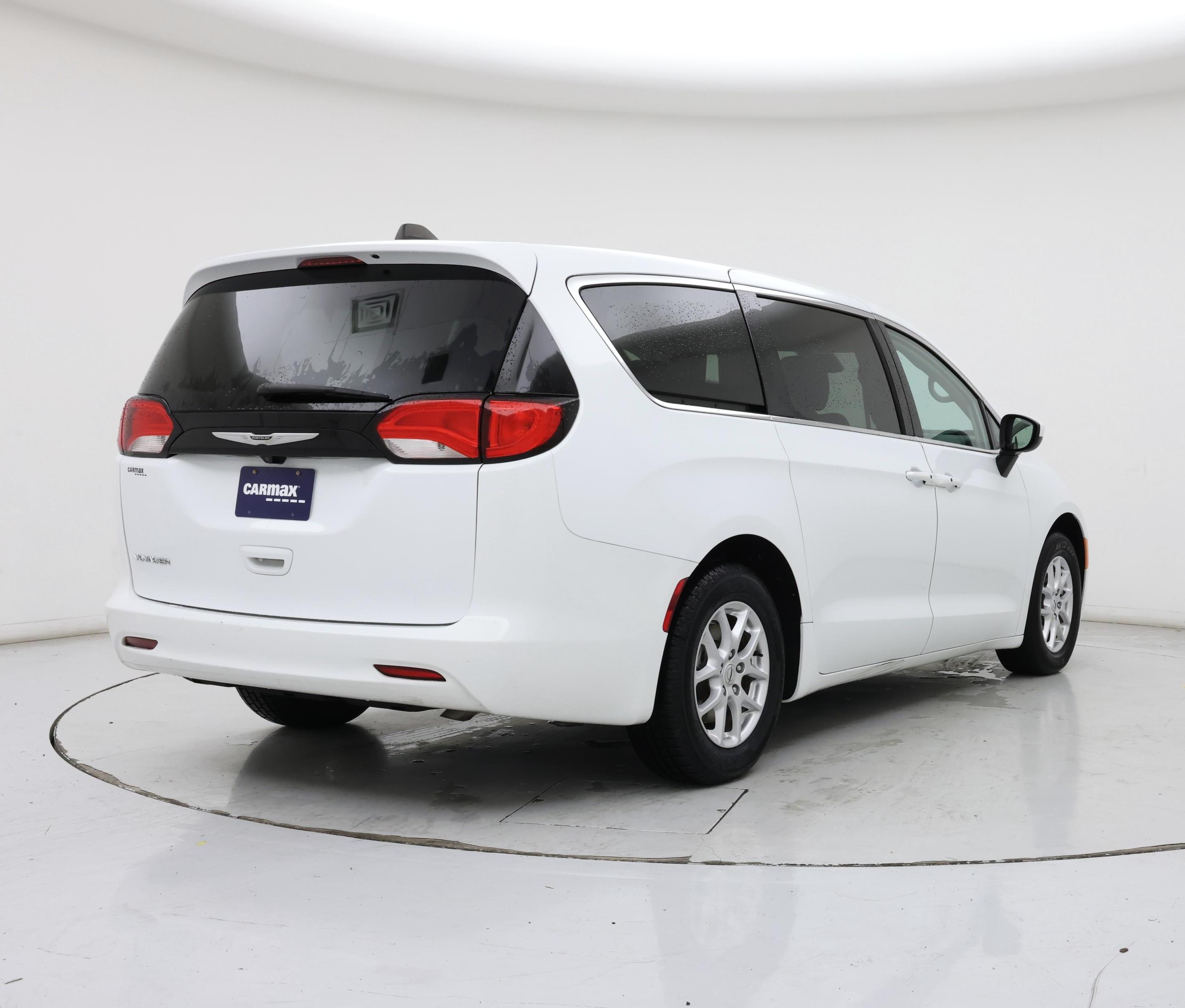 Thumbnail: 2023 Chrysler Voyager - 8