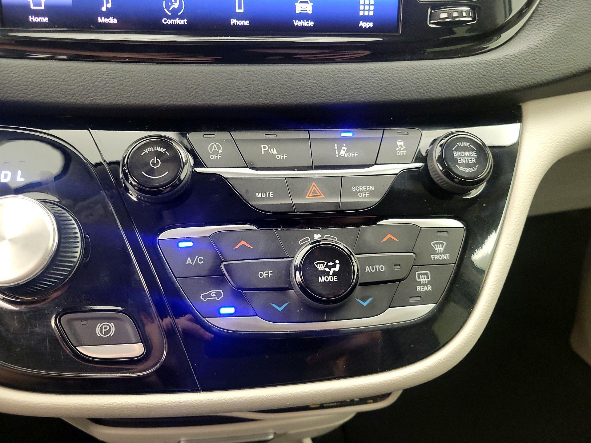 Thumbnail: 2024 Chrysler Pacifica - 16