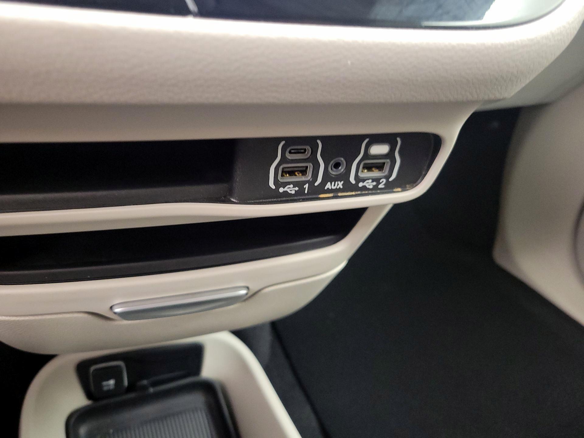 Thumbnail: 2024 Chrysler Pacifica - 18