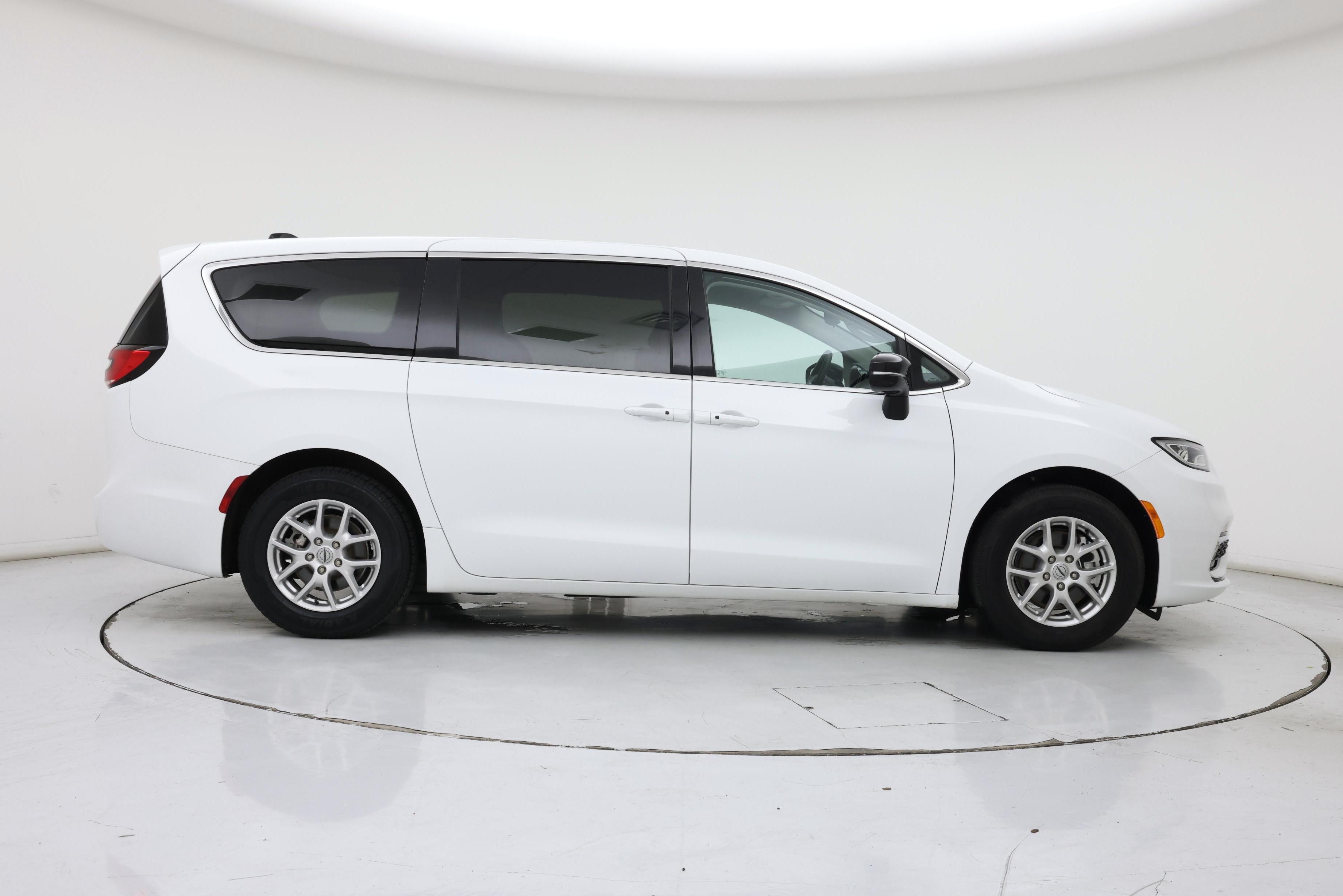 Thumbnail: 2024 Chrysler Pacifica - 7