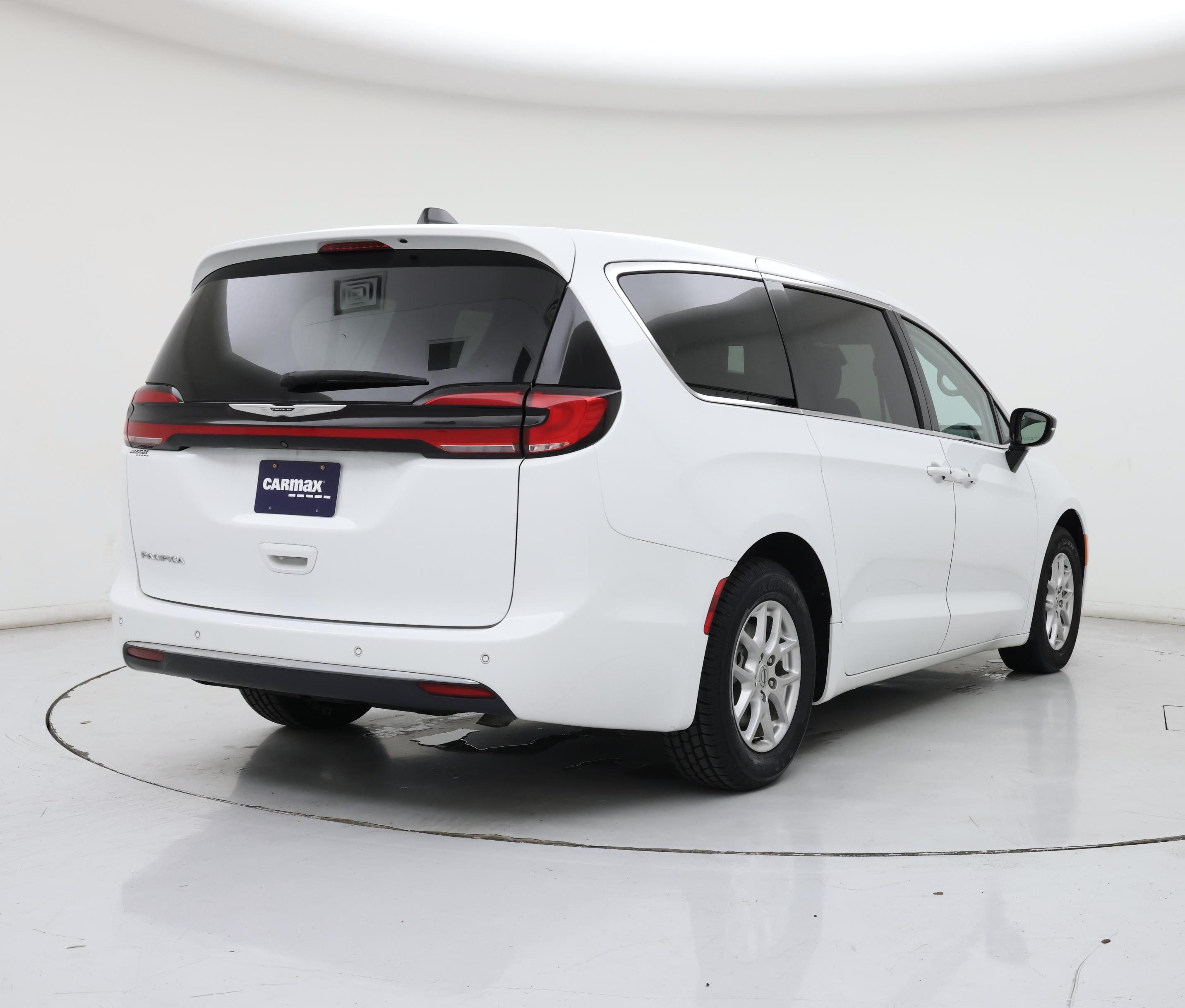 Thumbnail: 2024 Chrysler Pacifica - 8