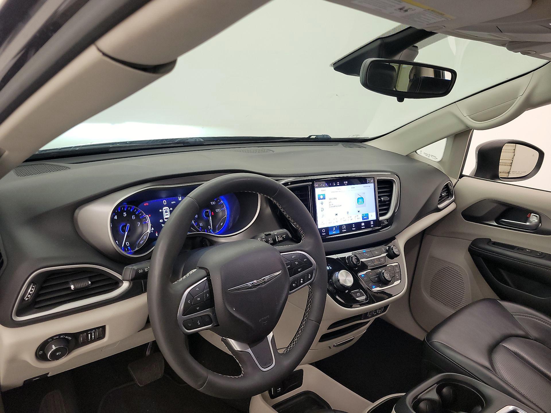 Thumbnail: 2023 Chrysler Pacifica - 9