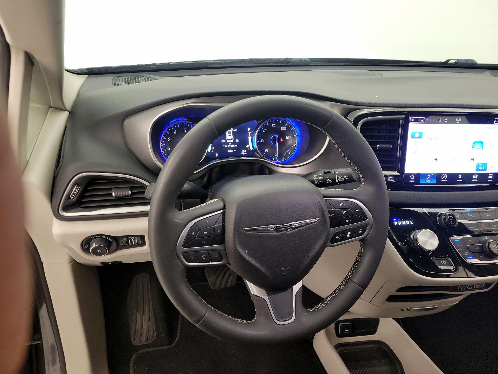 Thumbnail: 2023 Chrysler Pacifica - 10