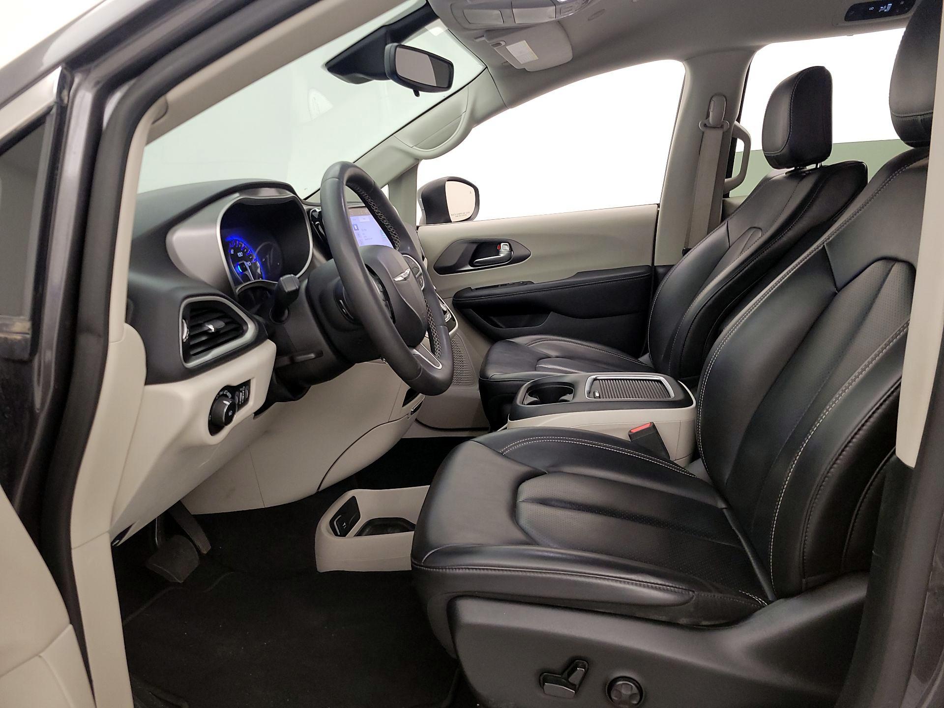 Thumbnail: 2023 Chrysler Pacifica - 11
