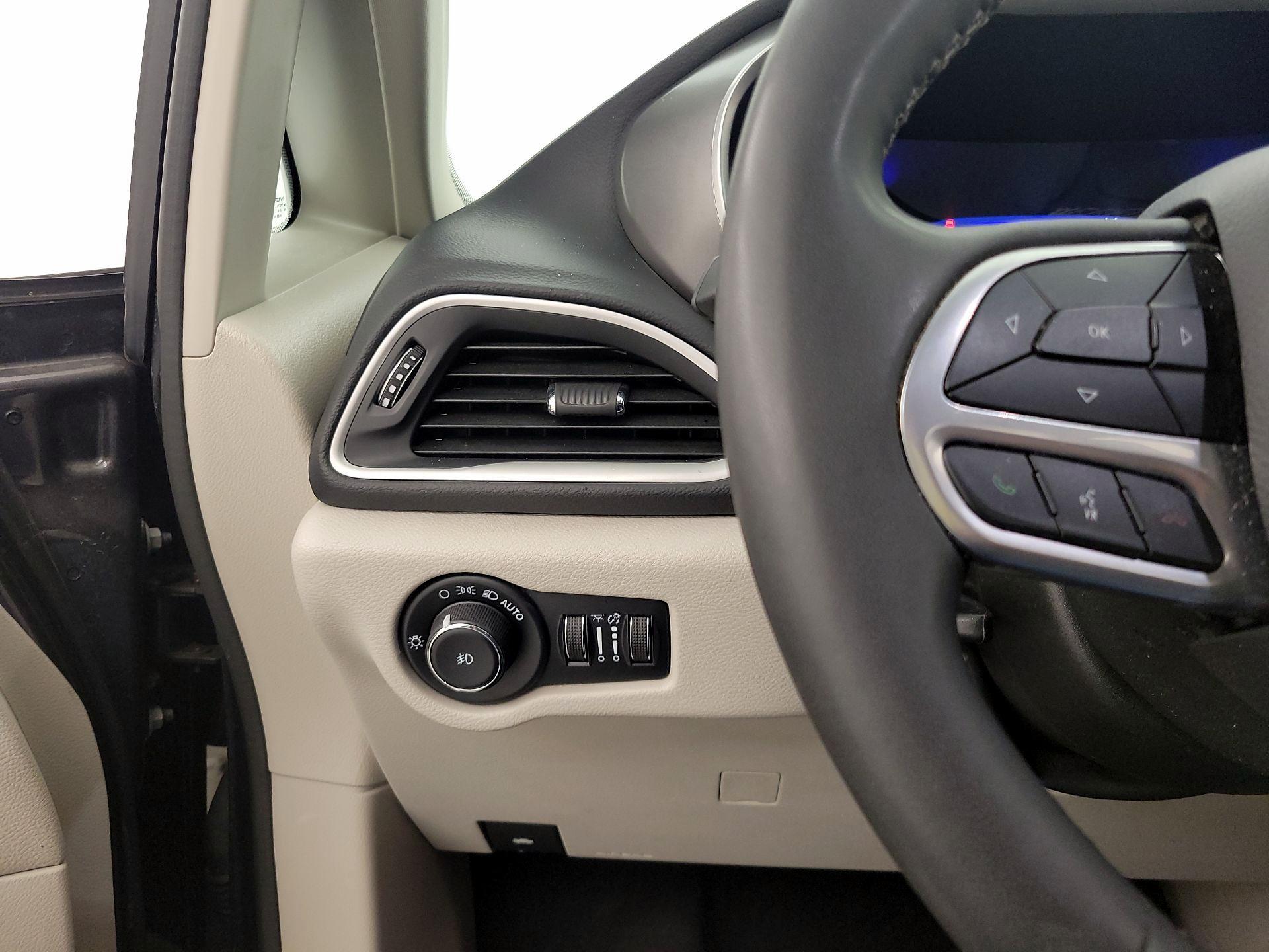 Thumbnail: 2023 Chrysler Pacifica - 13
