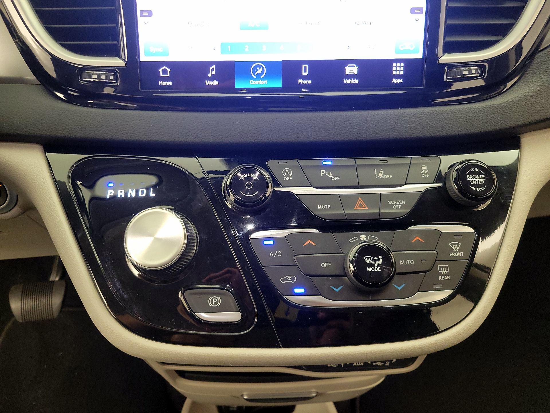 Thumbnail: 2023 Chrysler Pacifica - 16