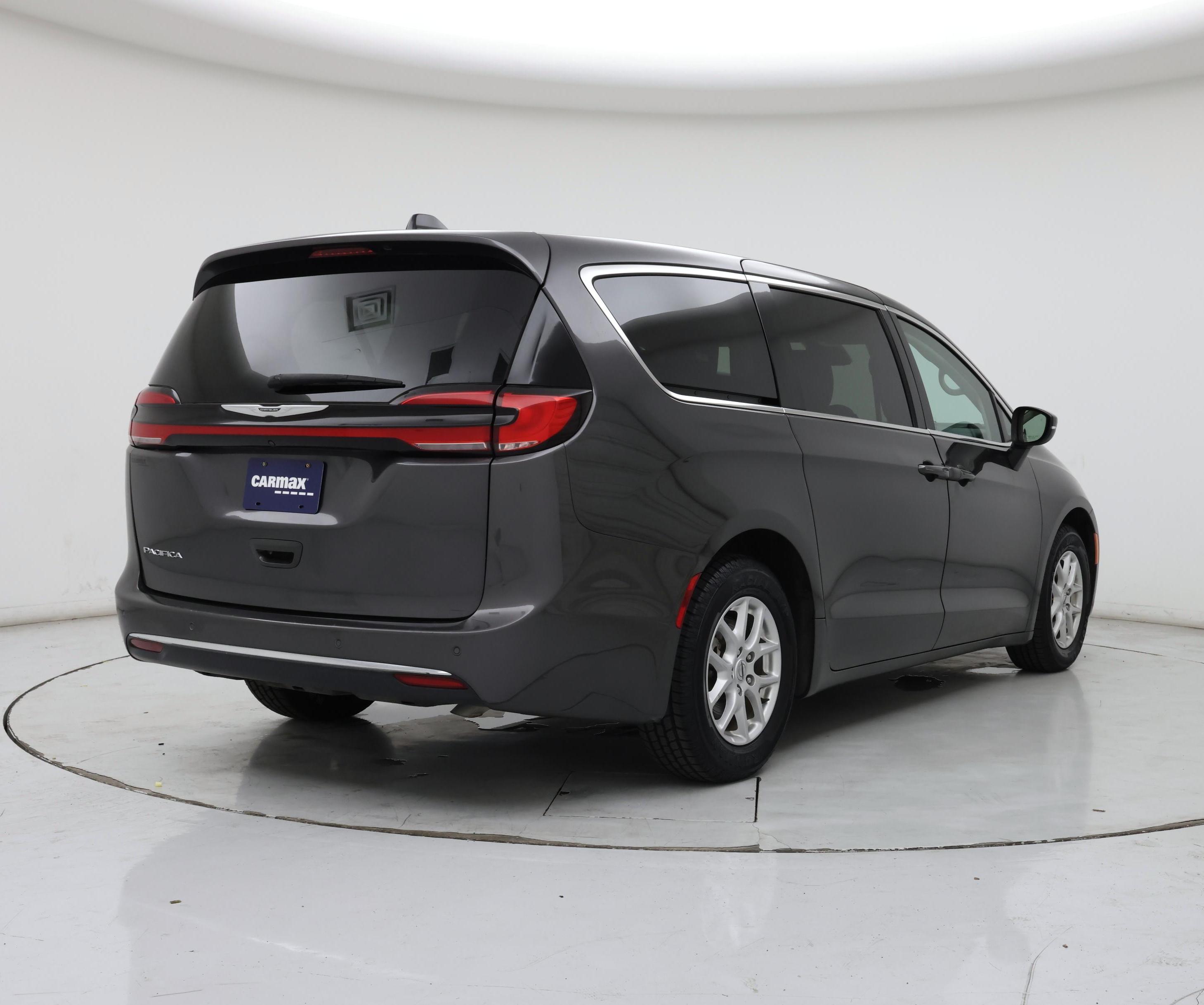 Thumbnail: 2023 Chrysler Pacifica - 8
