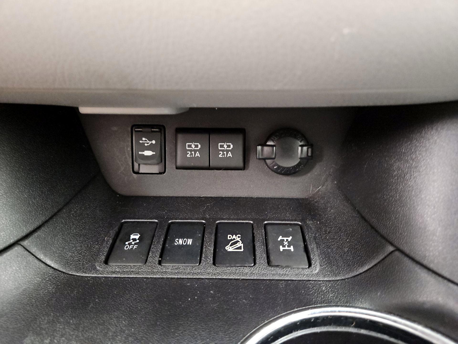 Thumbnail: 2017 Toyota Highlander - 18