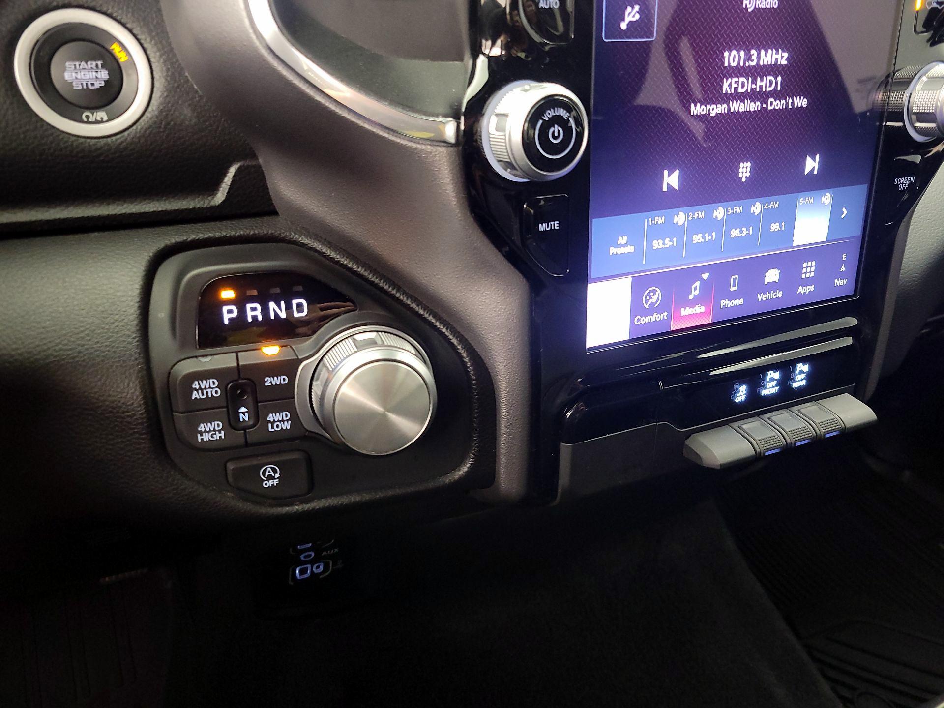Thumbnail: 2025 RAM 1500 - 18