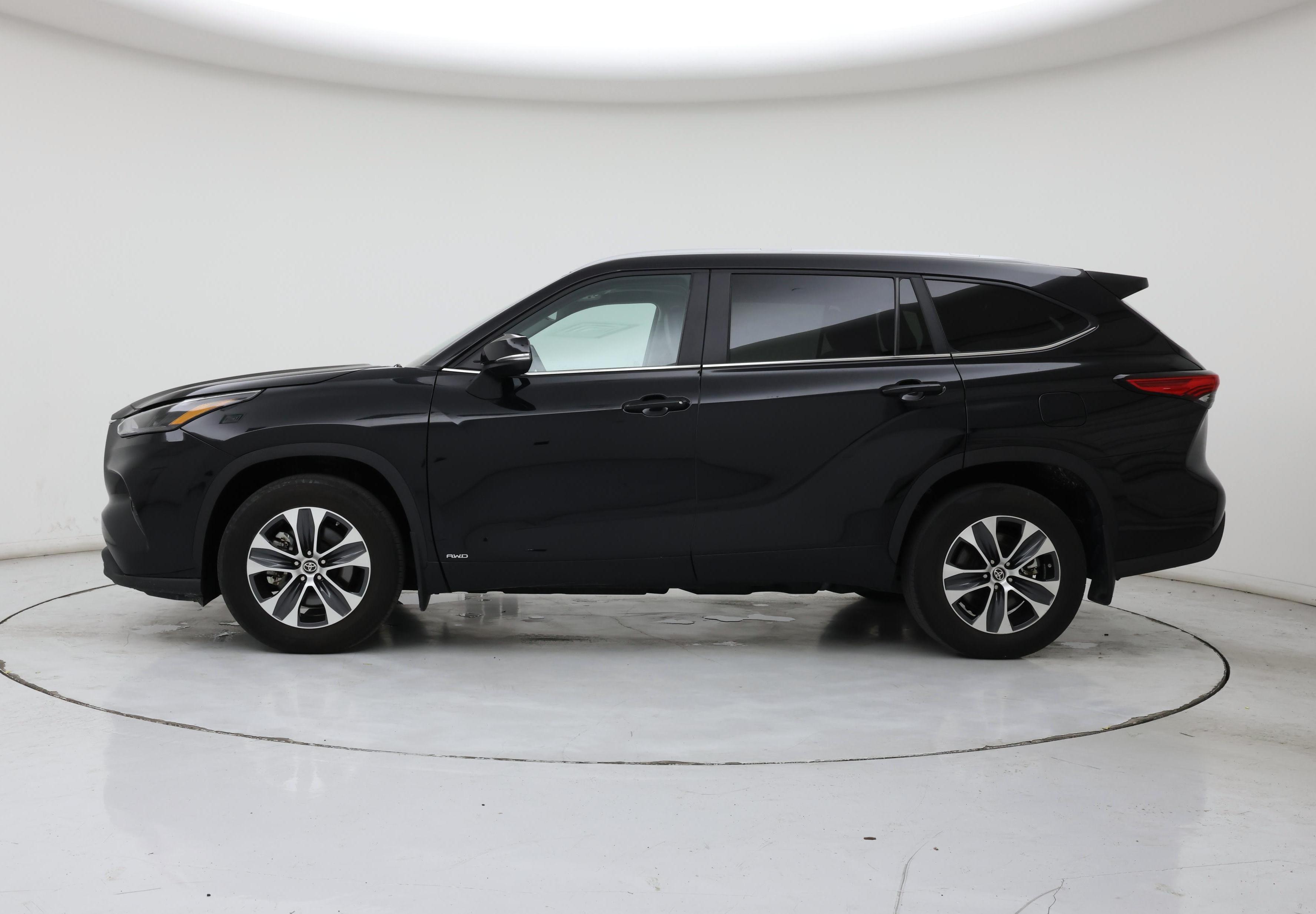 Thumbnail: 2023 Toyota Highlander - 3